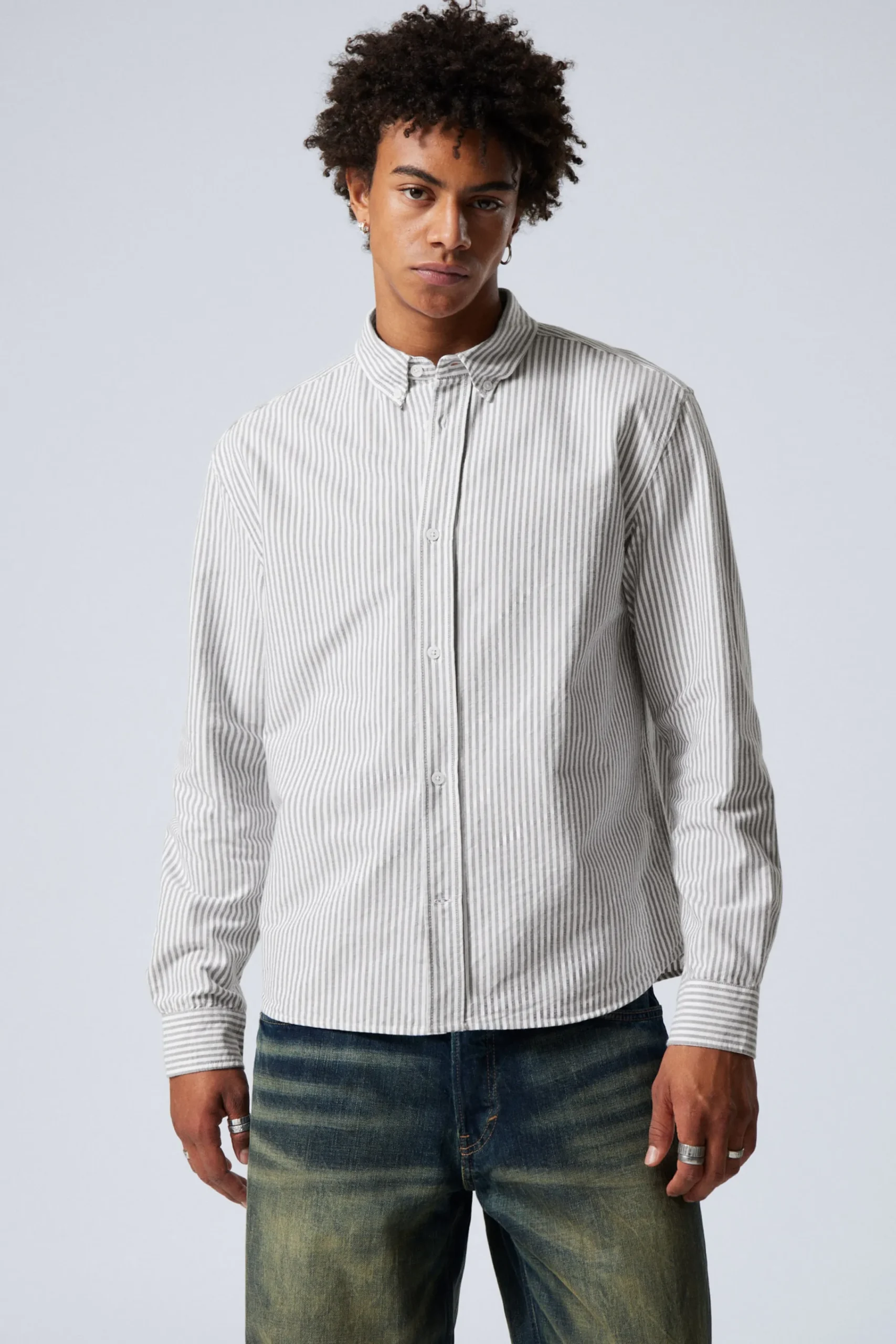 Weekday Skjortor<AVSLAPPNAD BUTTON-DOWN SKJORTA