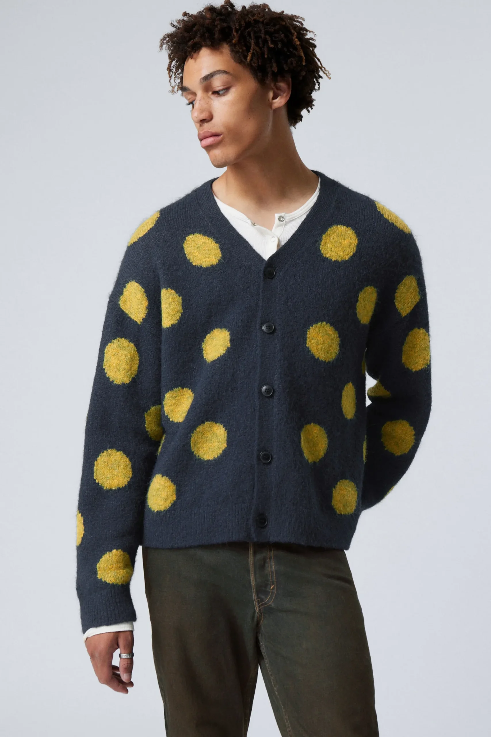 Weekday Stickat<AVSLAPPNAD STICKAD CARDIGAN MED PRICKAR