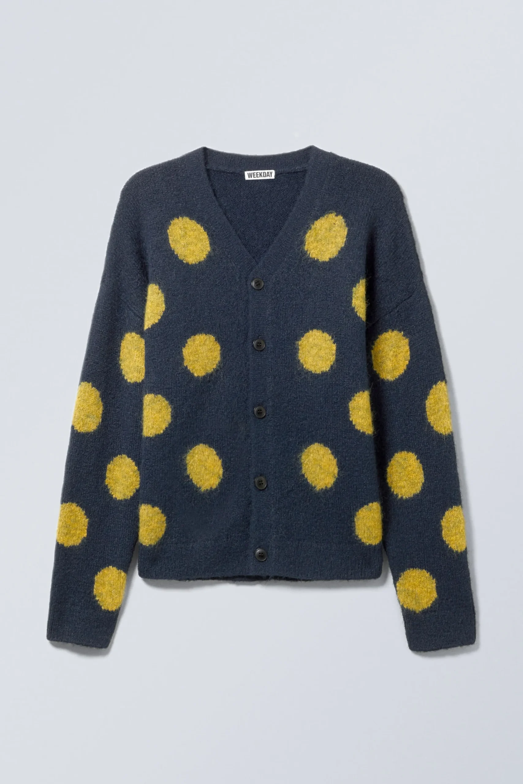 avslappnad_stickad_cardigan_med_prickar_2.webp Weekday Stickat<AVSLAPPNAD STICKAD CARDIGAN MED PRICKAR