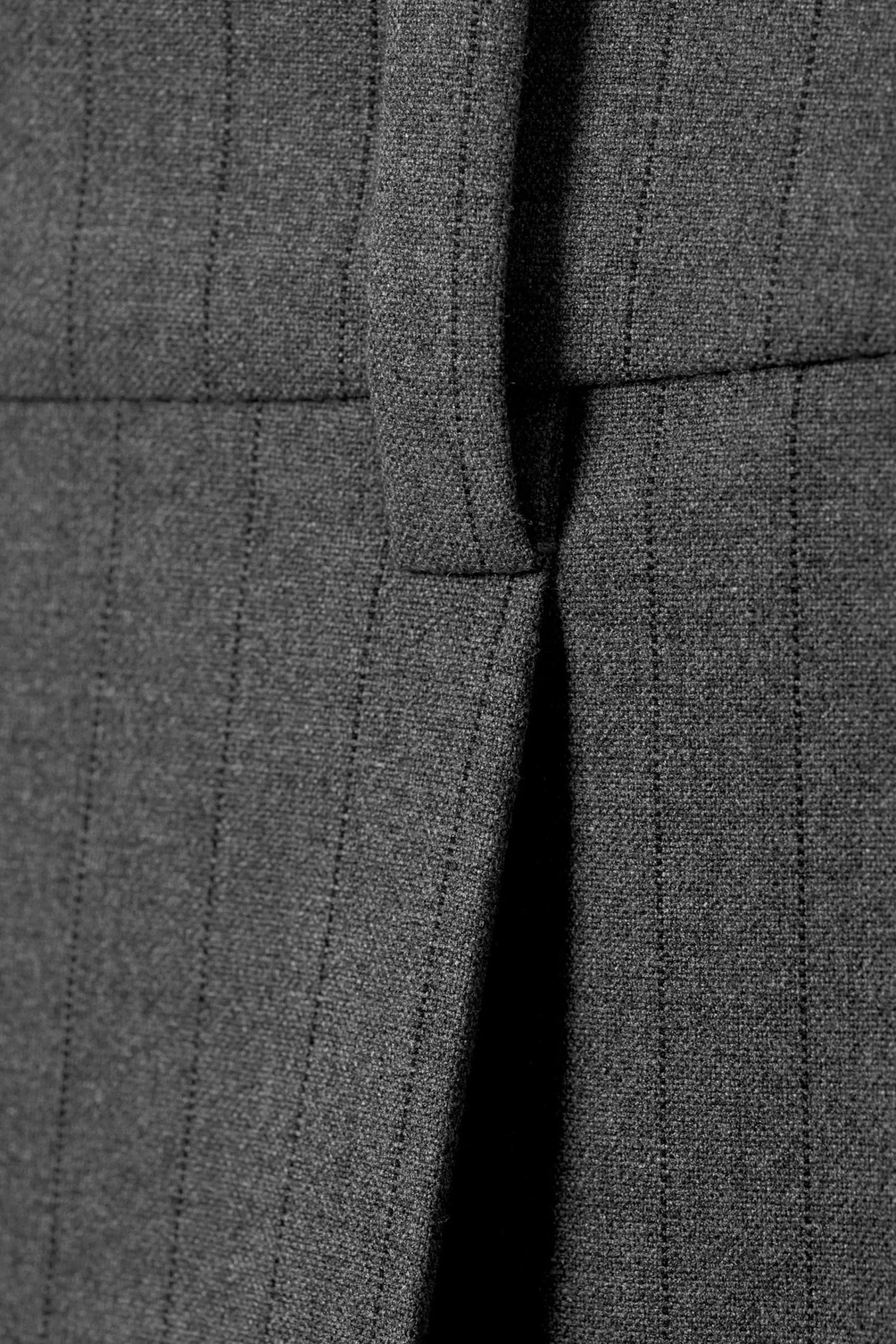 avslappnade_kostymbyxor_3-2.webp Weekday Byxor<AVSLAPPNADE KOSTYMBYXOR