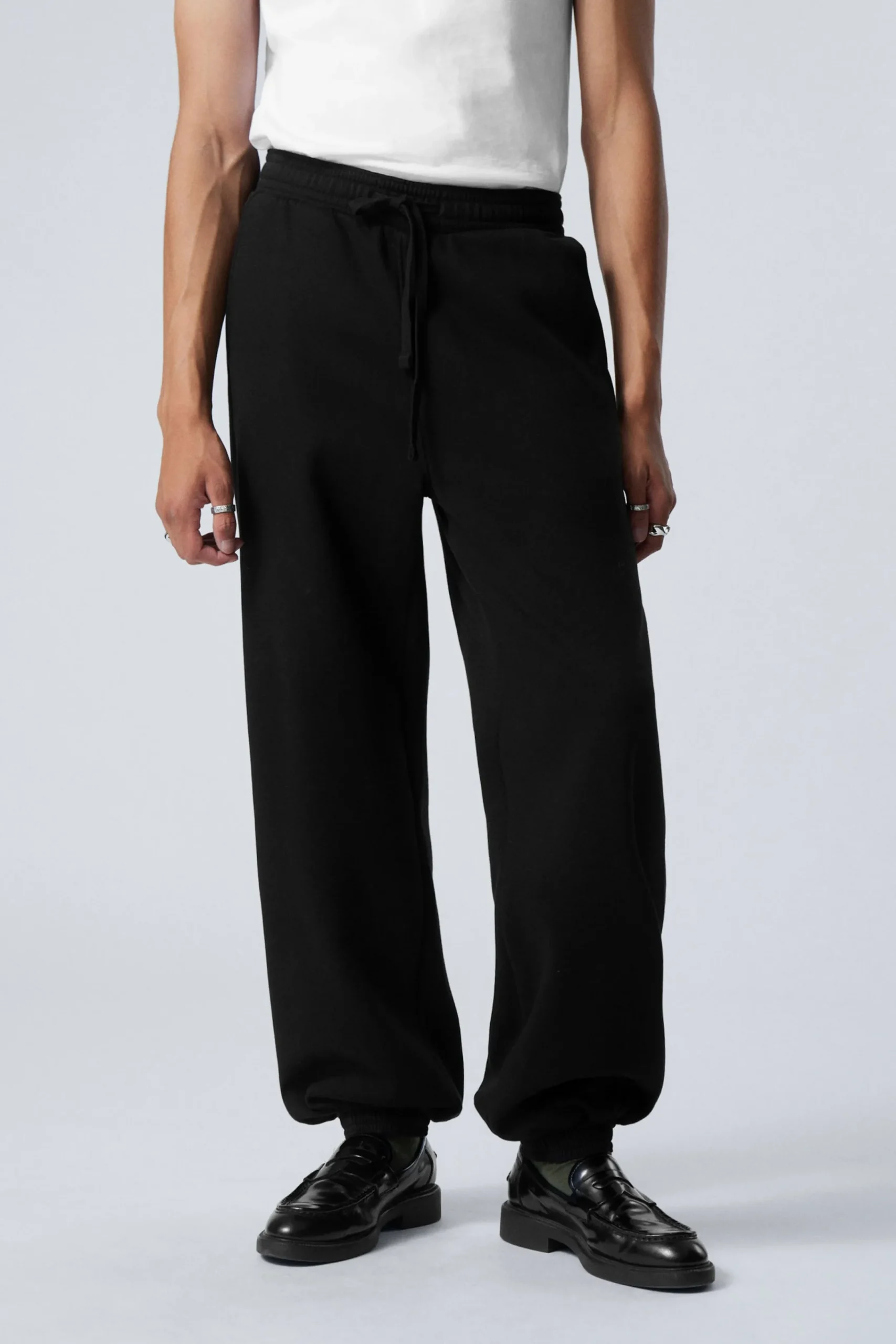 Weekday Basplagg | Byxor<AVSLAPPNADE KRAFTIGA SWEATPANTS