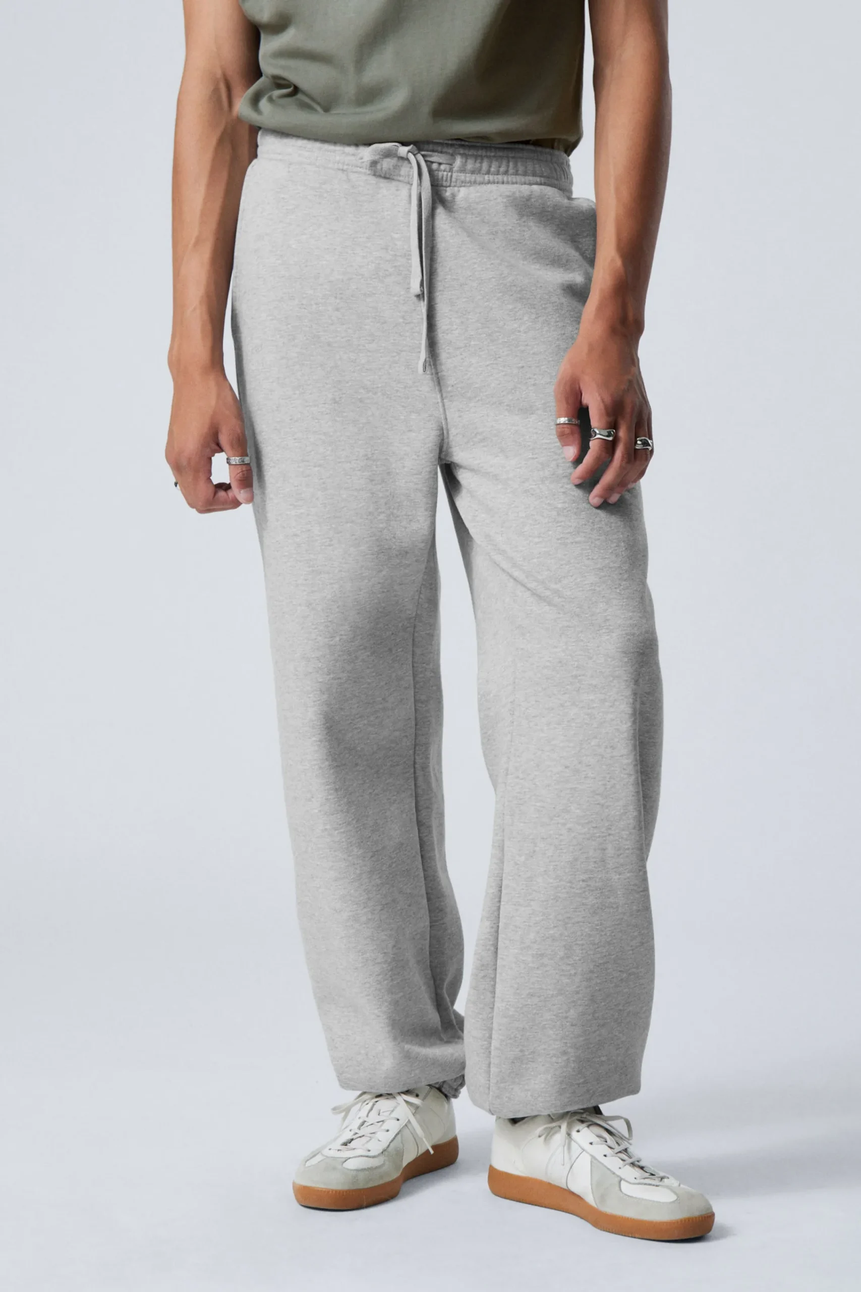 Weekday Byxor<AVSLAPPNADE KRAFTIGA SWEATPANTS
