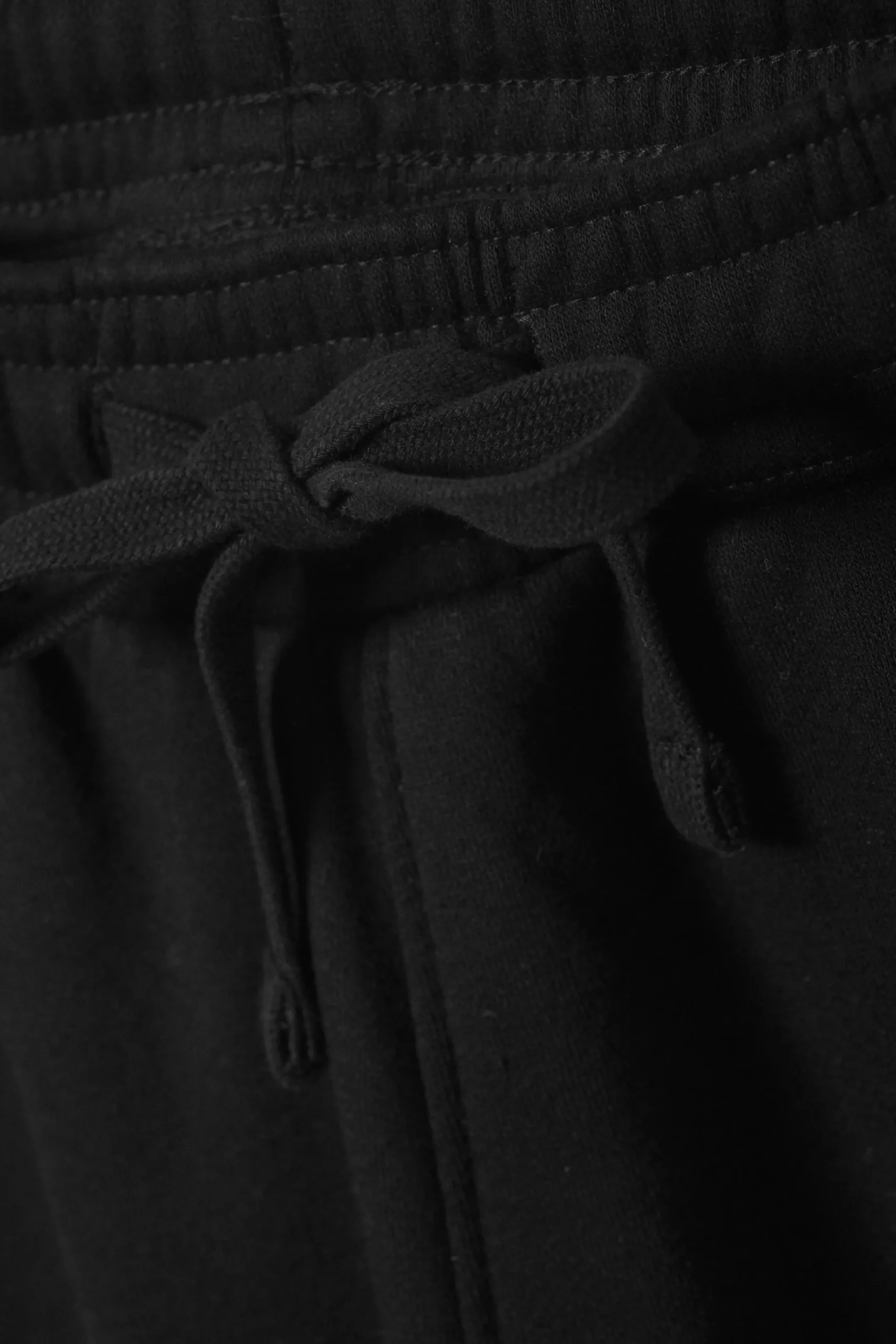 avslappnade_kraftiga_sweatpants_4-1.webp Weekday Basplagg | Byxor<AVSLAPPNADE KRAFTIGA SWEATPANTS