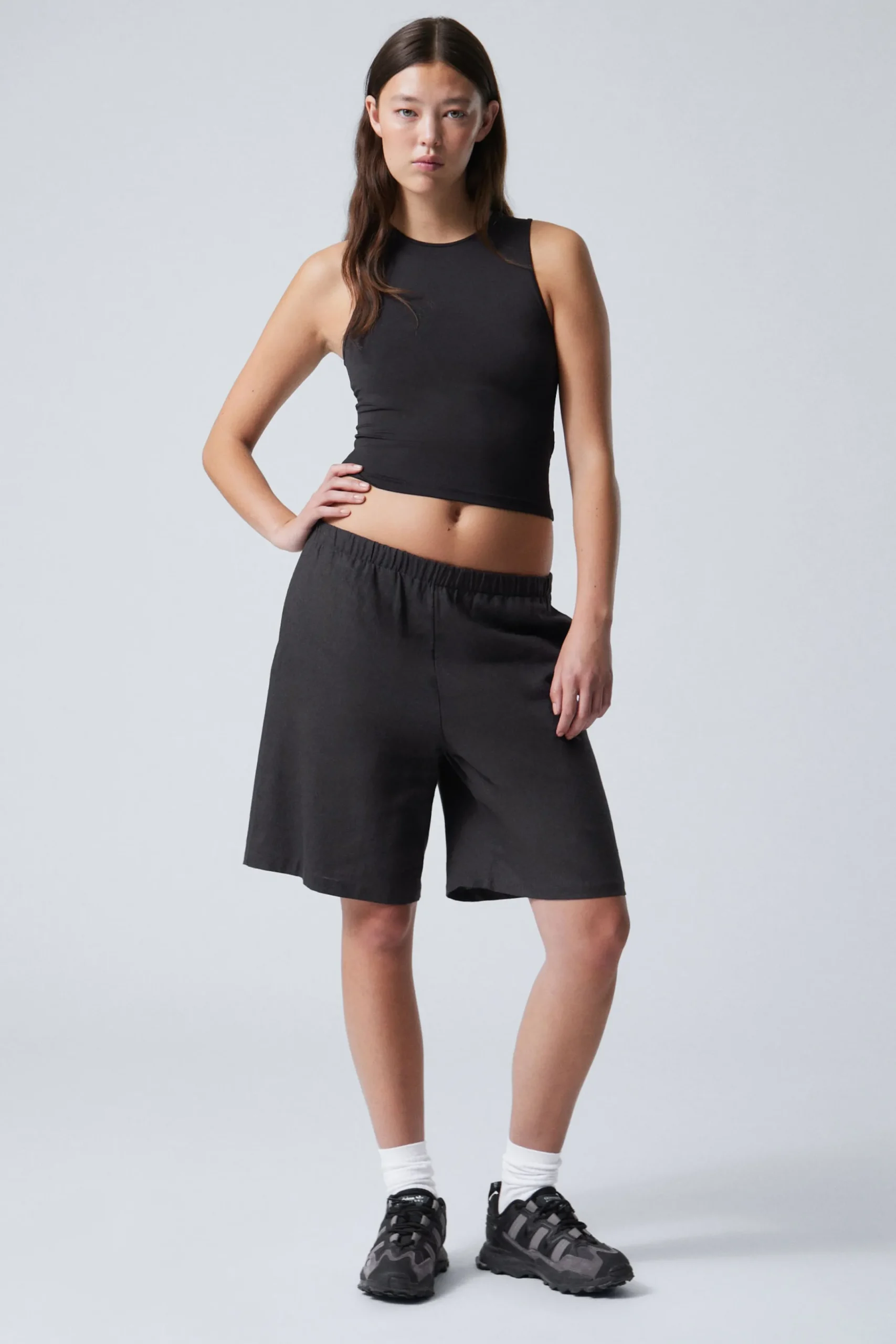 Weekday Shorts<AVSLAPPNADE SHORTS I LINNEBLANDNING