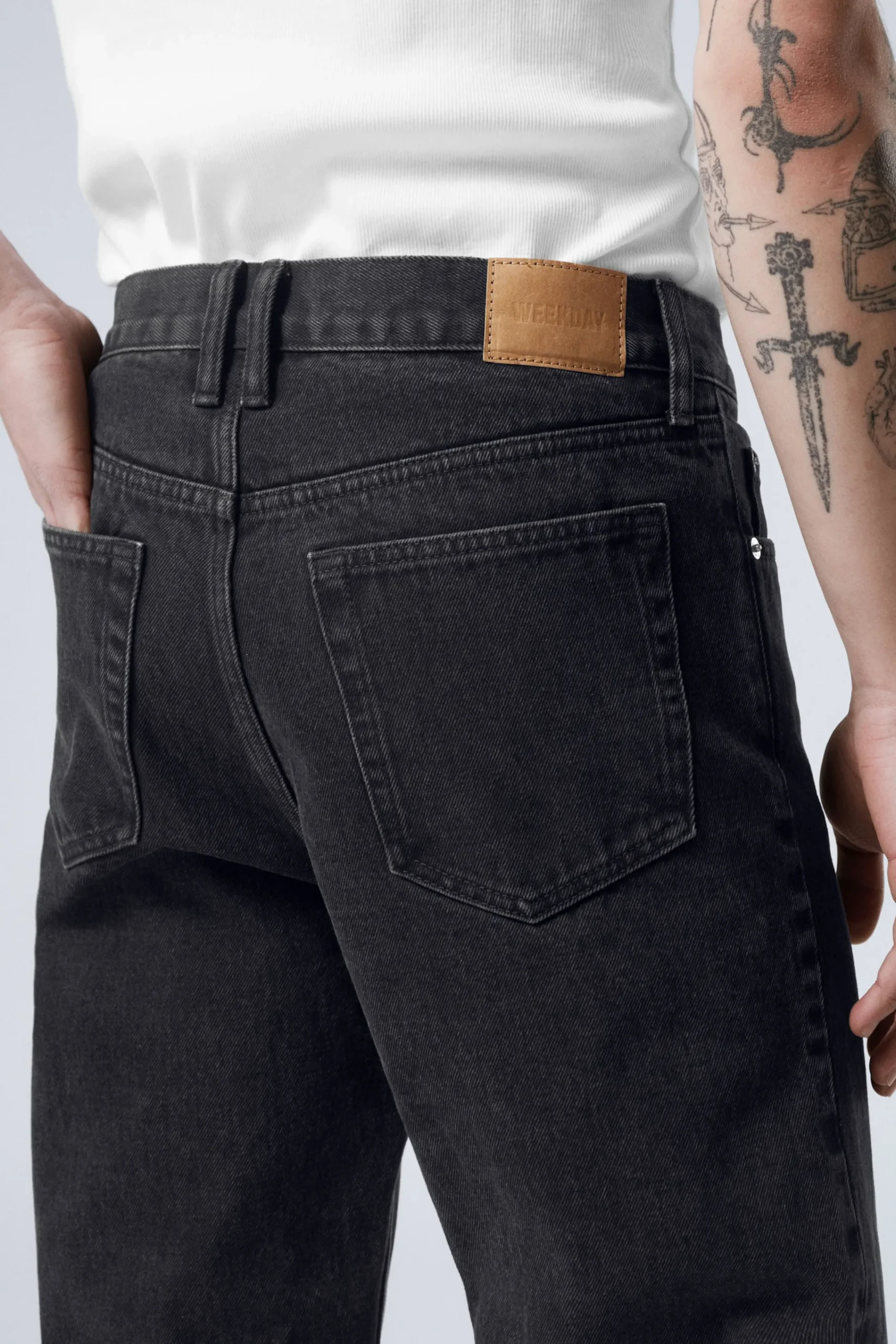 barrel_relaxed_taperd_leg_jeans_4.webp Weekday Jeans<BARREL RELAXED TAPERD LEG JEANS