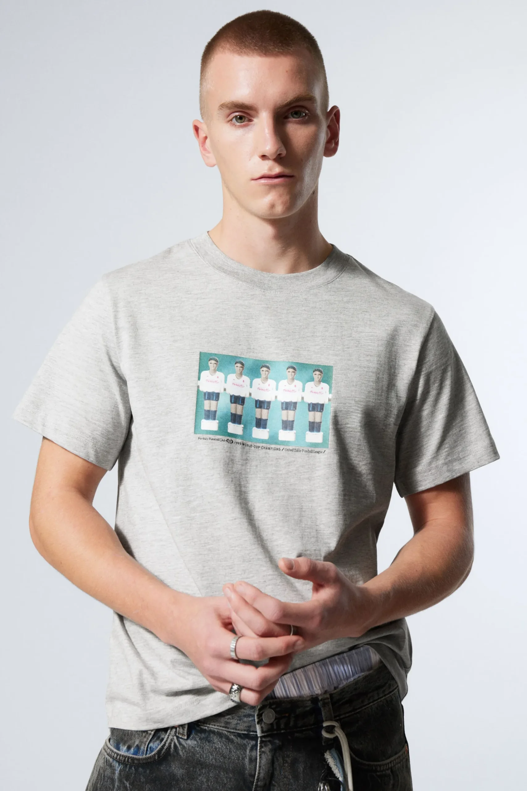 Weekday Graphics | T-Shirtar & Toppar<BOXIG GRAFISK PRINTAD T-SHIRT
