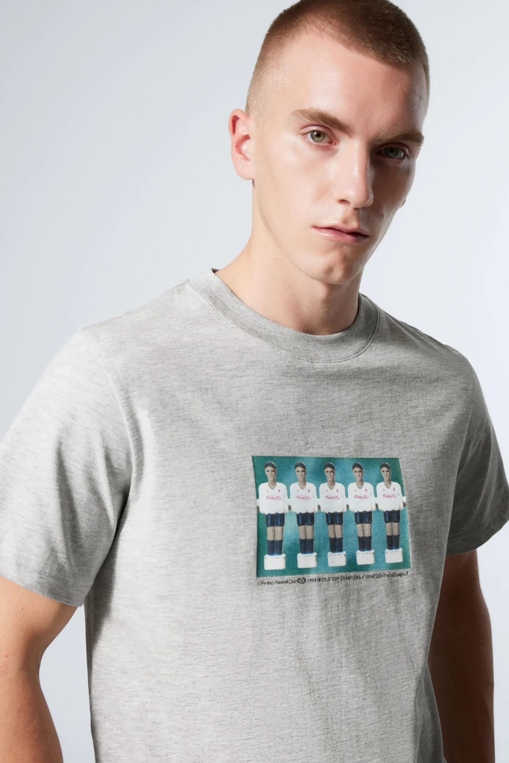 Weekday Graphics | T-Shirtar & Toppar<BOXIG GRAFISK PRINTAD T-SHIRT