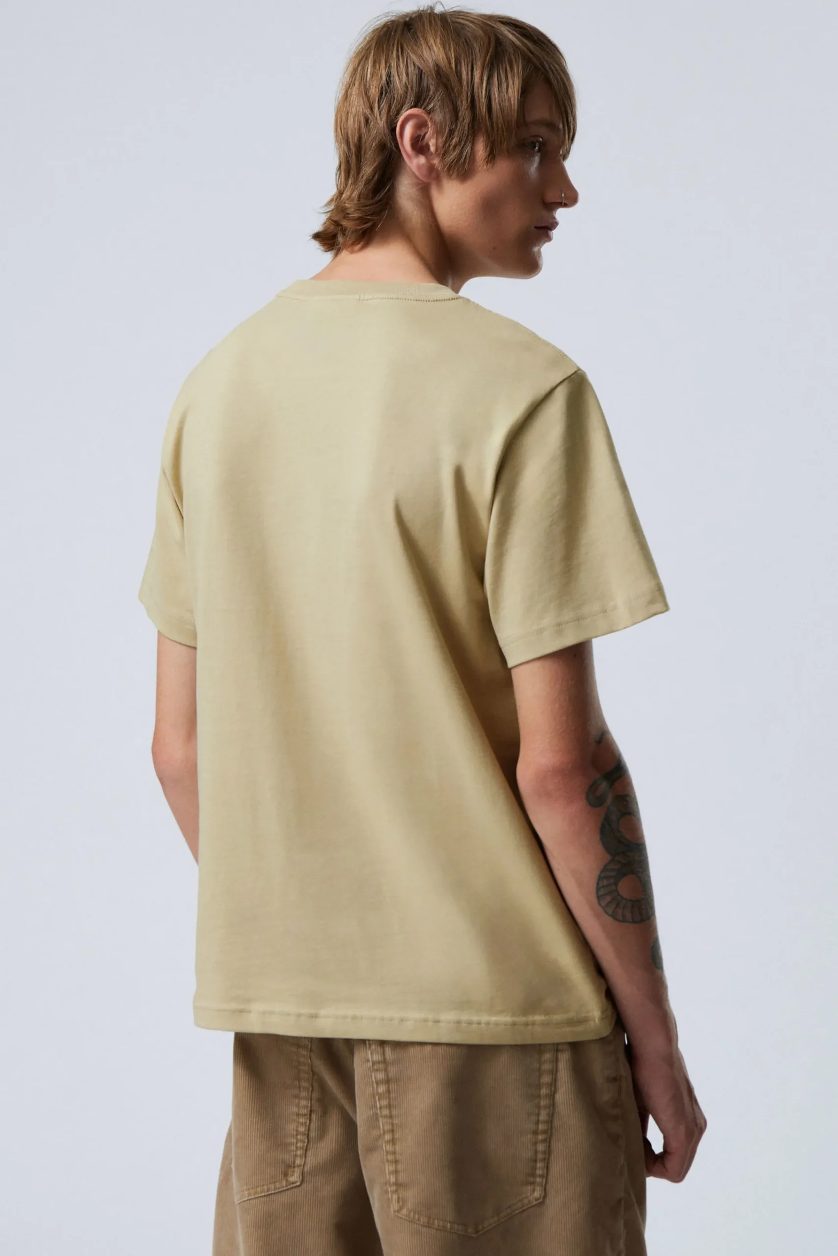 boxig_grafisk_printad_tshirt_3-1.webp Weekday Graphics | T-Shirtar & Toppar<BOXIG GRAFISK PRINTAD T-SHIRT
