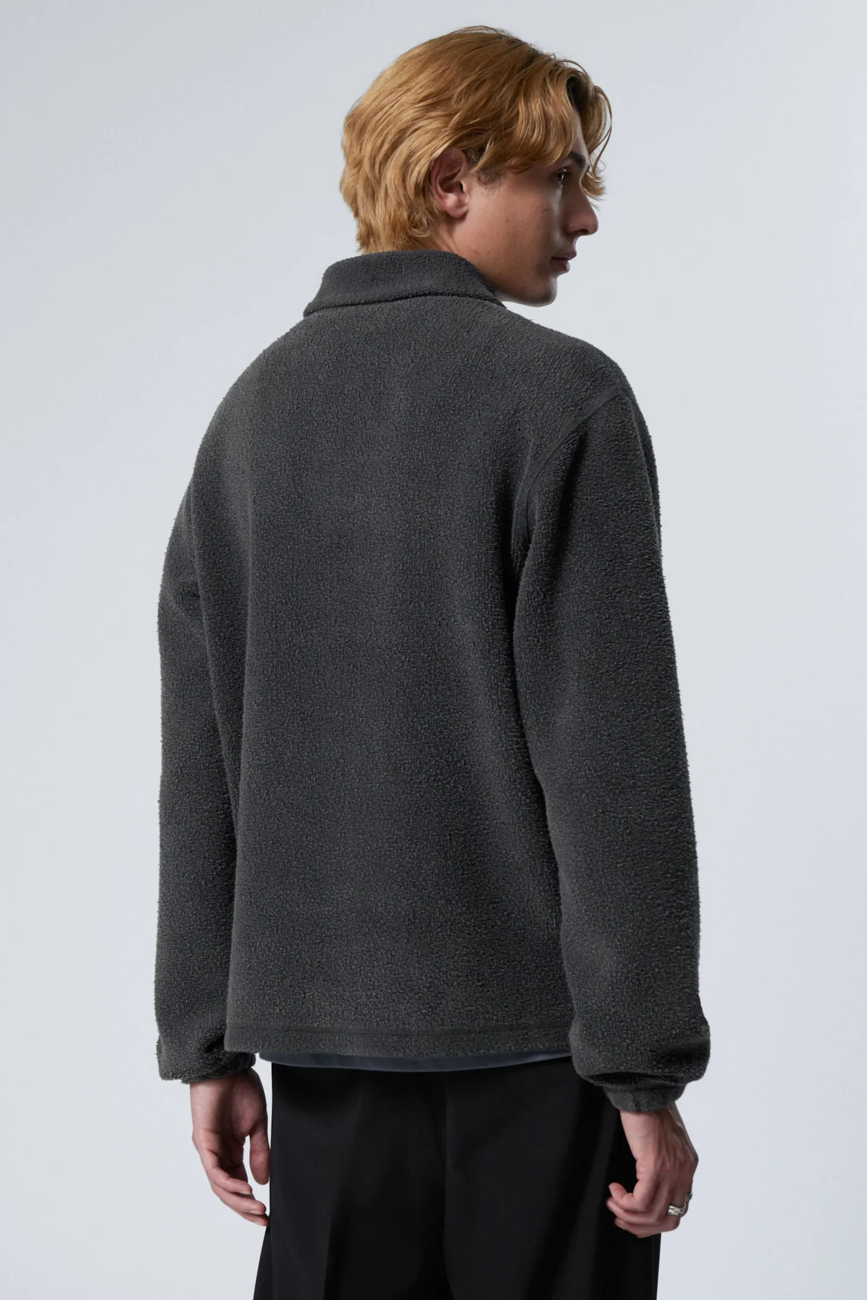 boxig_halvzip_trja_i_fleece_3-1.webp Weekday Sweatshirts<BOXIG HALV-ZIP TRÖJA I FLEECE