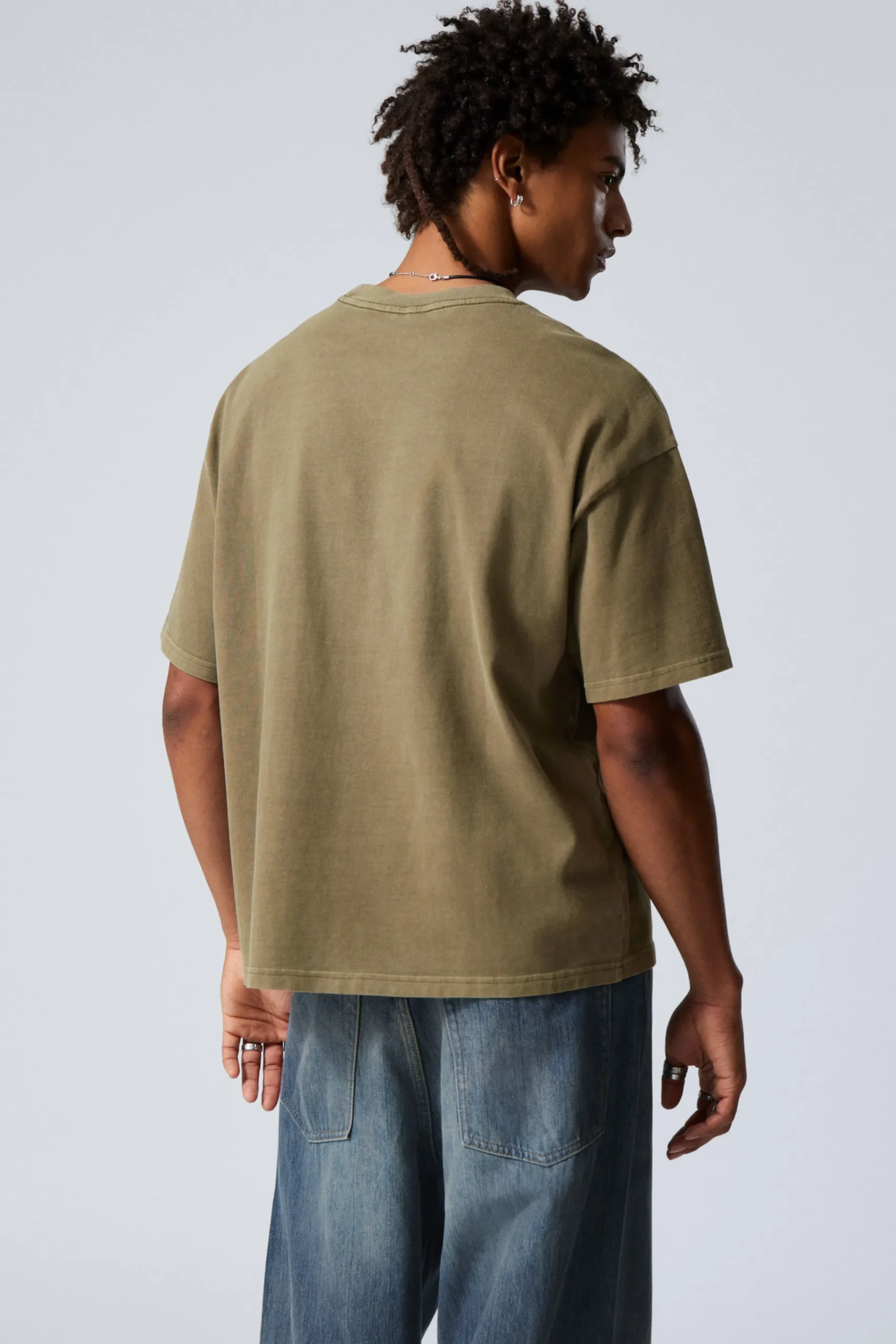 boxig_tshirt_3-4.webp Weekday Basplagg | T-Shirtar & Toppar<BOXIG T-SHIRT