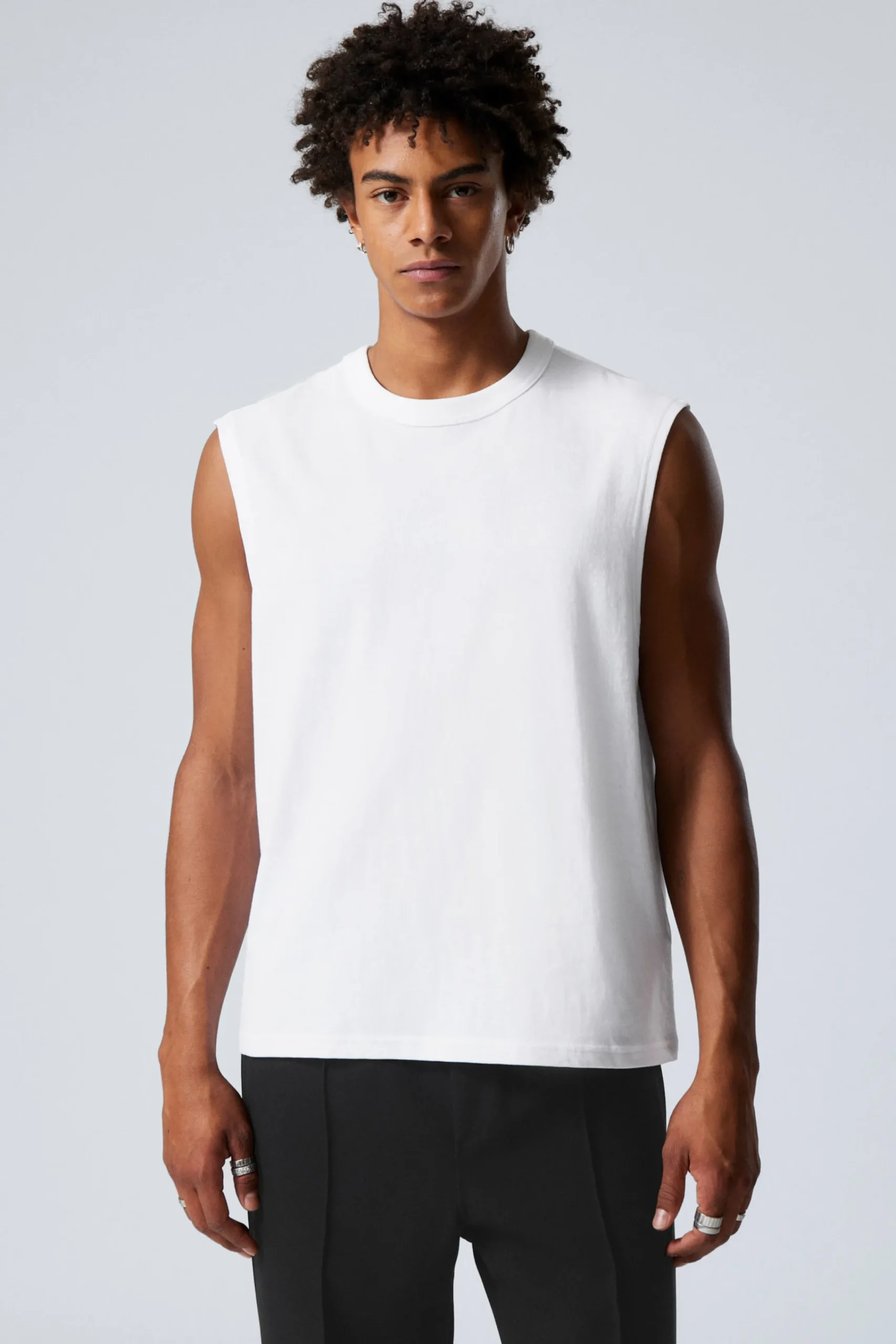 Weekday Basplagg | T-Shirtar & Toppar<BOXIGT TVÄTTAT LINNE