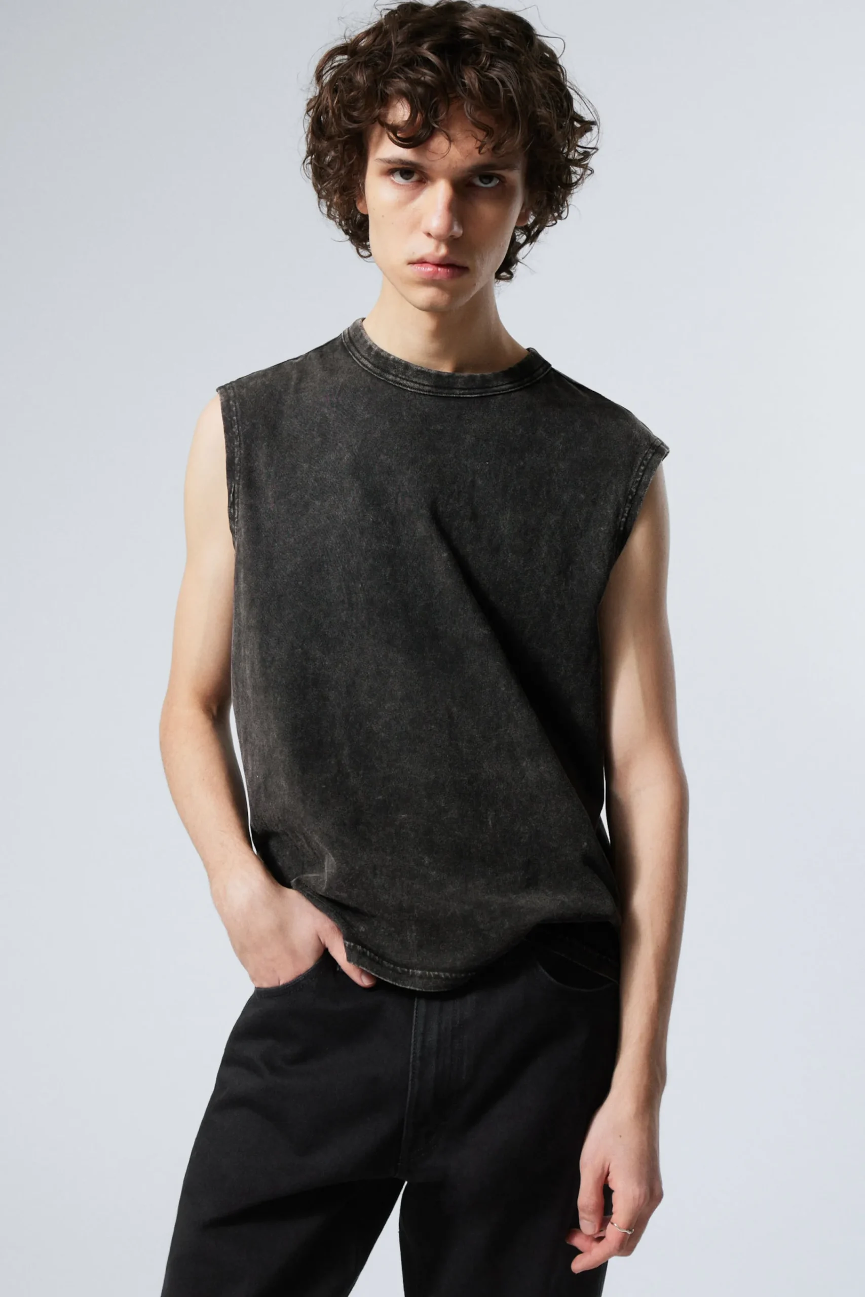 Weekday T-Shirtar & Toppar<BOXIGT TVÄTTAT LINNE