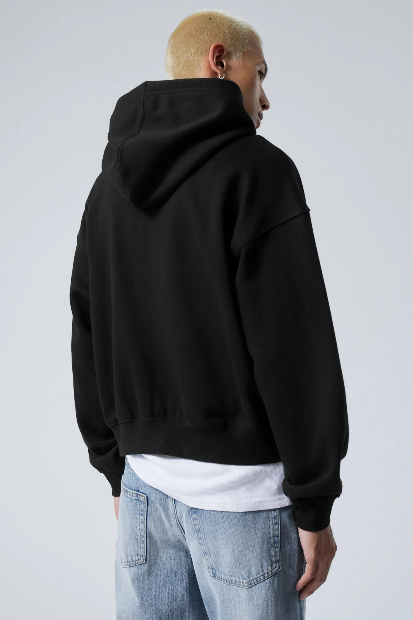 boxy_graphic_zip_hoodie_3-1.webp Weekday Graphics | Hoodies<BOXY GRAPHIC ZIP HOODIE