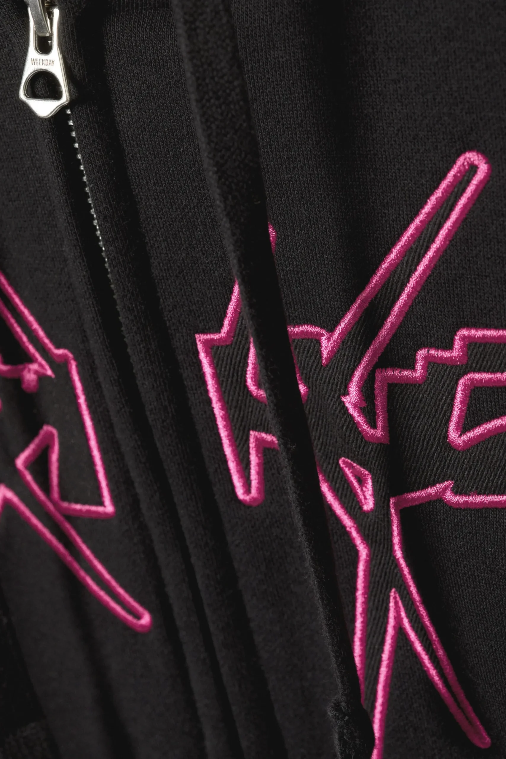 boxy_graphic_zip_hoodie_4-1.webp Weekday Graphics | Hoodies<BOXY GRAPHIC ZIP HOODIE