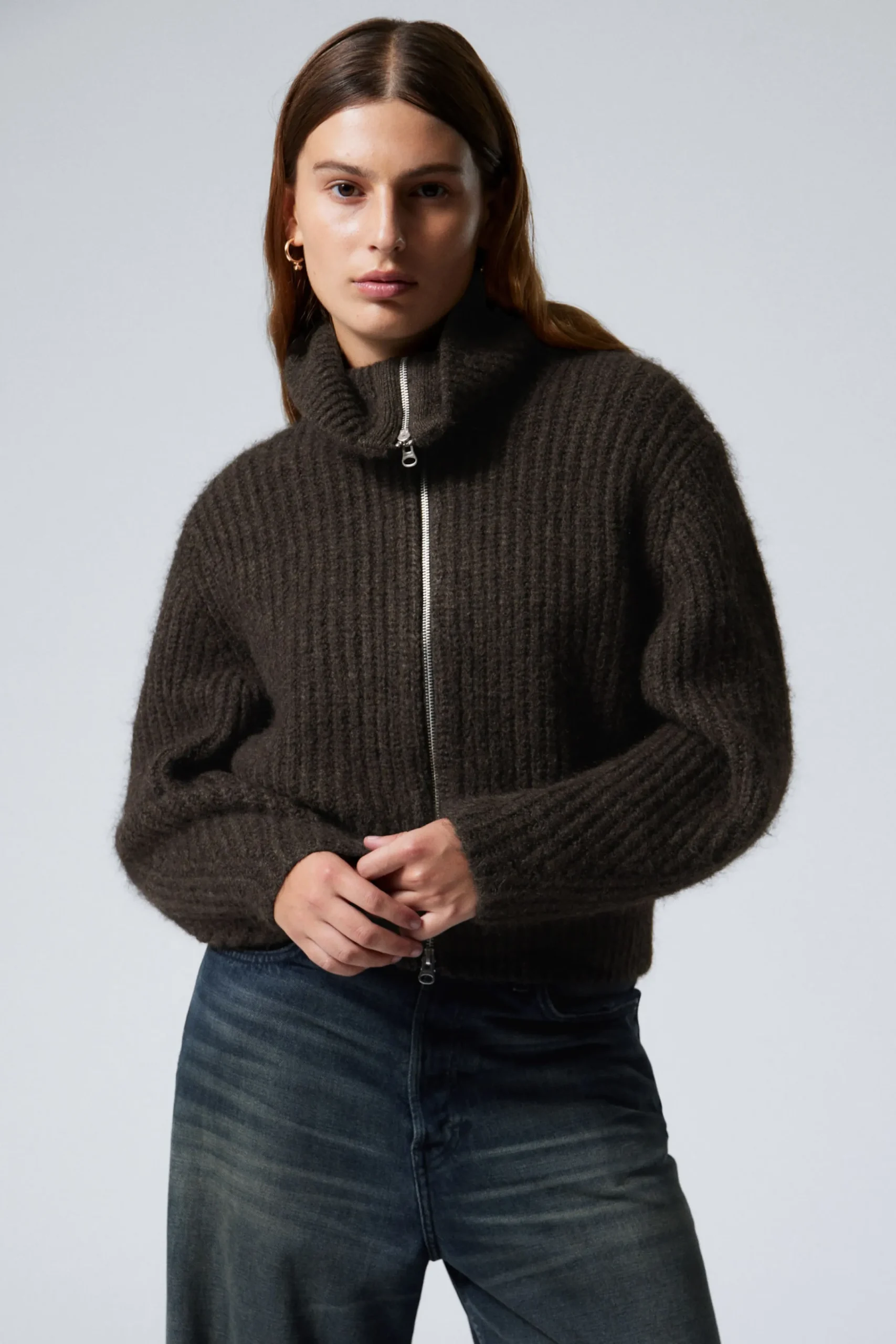 Weekday Stickat<CARDIGAN MED DRAGKEDJA