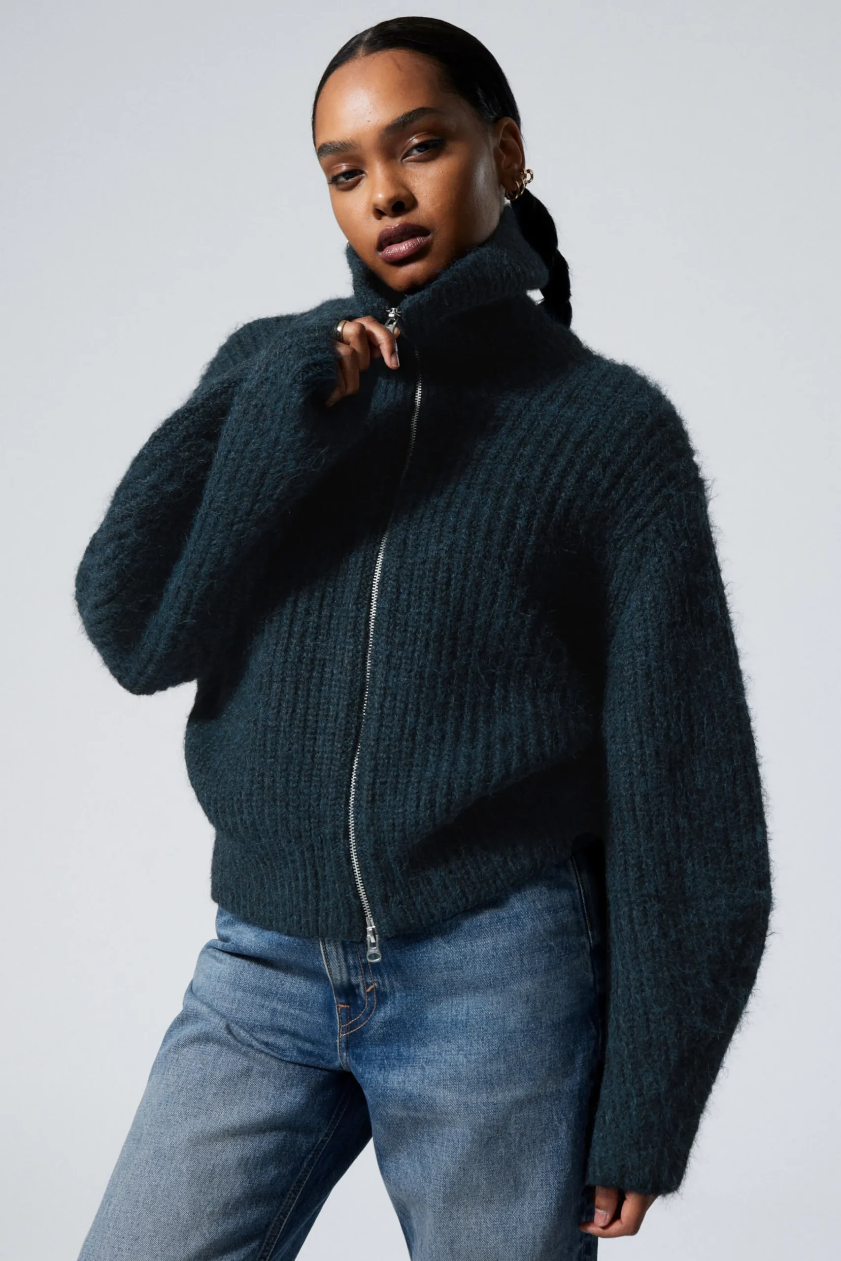 Weekday Stickat<CARDIGAN MED DRAGKEDJA