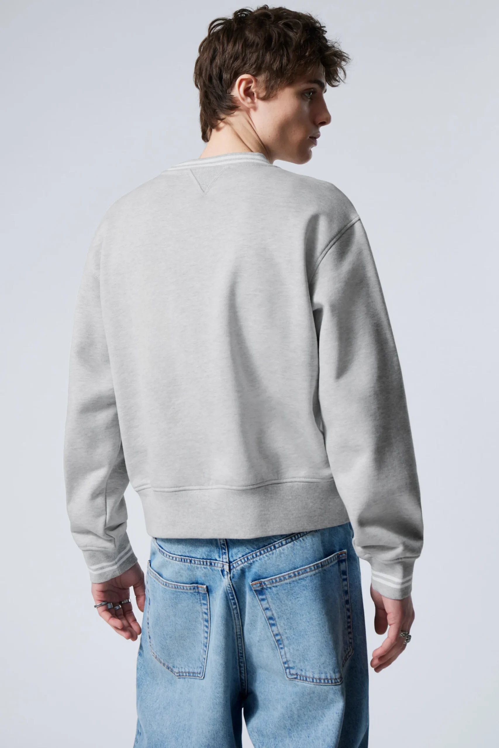 cropped_cotton_fleece_sweatshirt_2.webp Weekday Sweatshirts<CROPPED COTTON FLEECE SWEATSHIRT