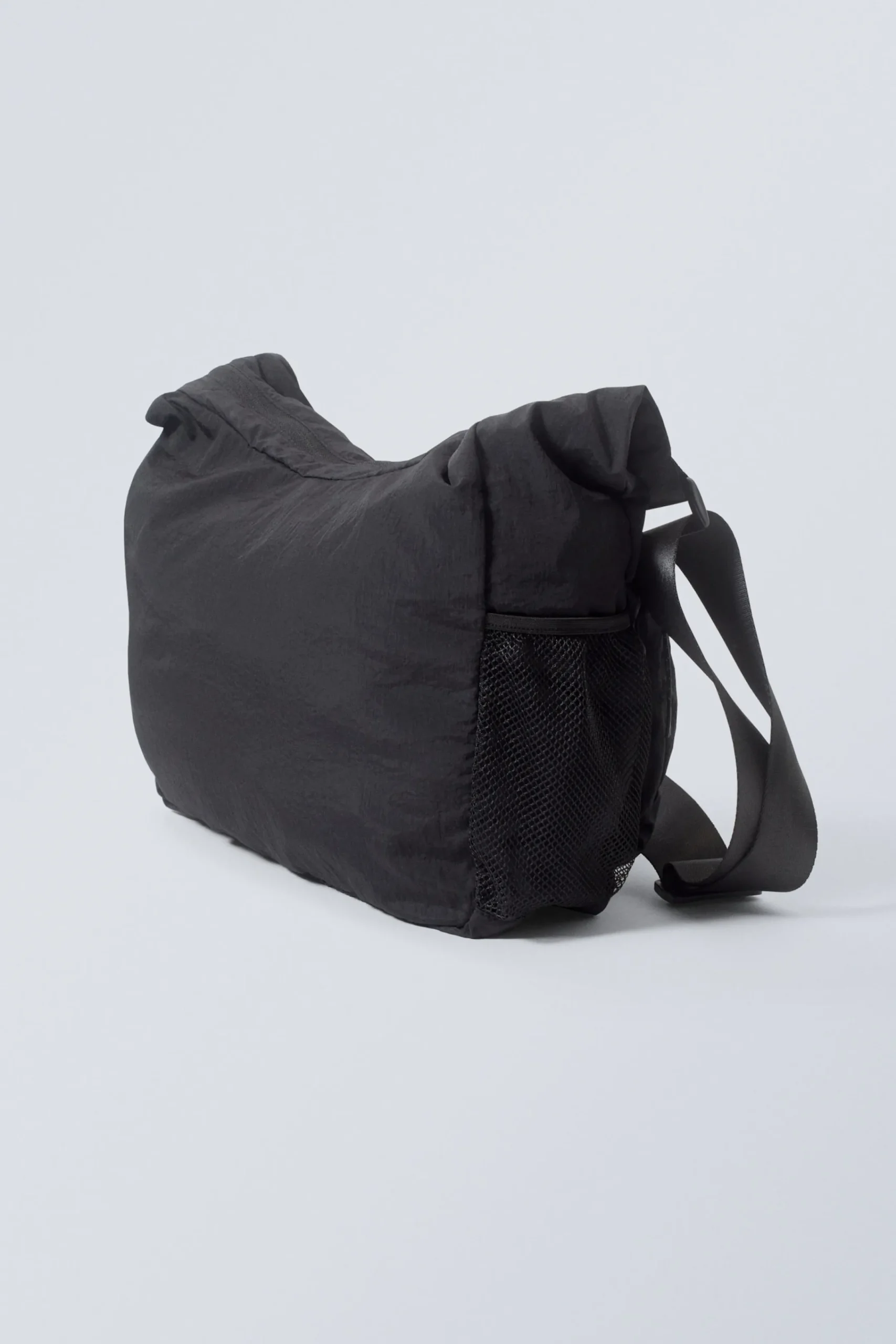 crossbodyvska_med_fickor_2.webp Weekday Väskor | Väskor<CROSSBODY-VÄSKA MED FICKOR
