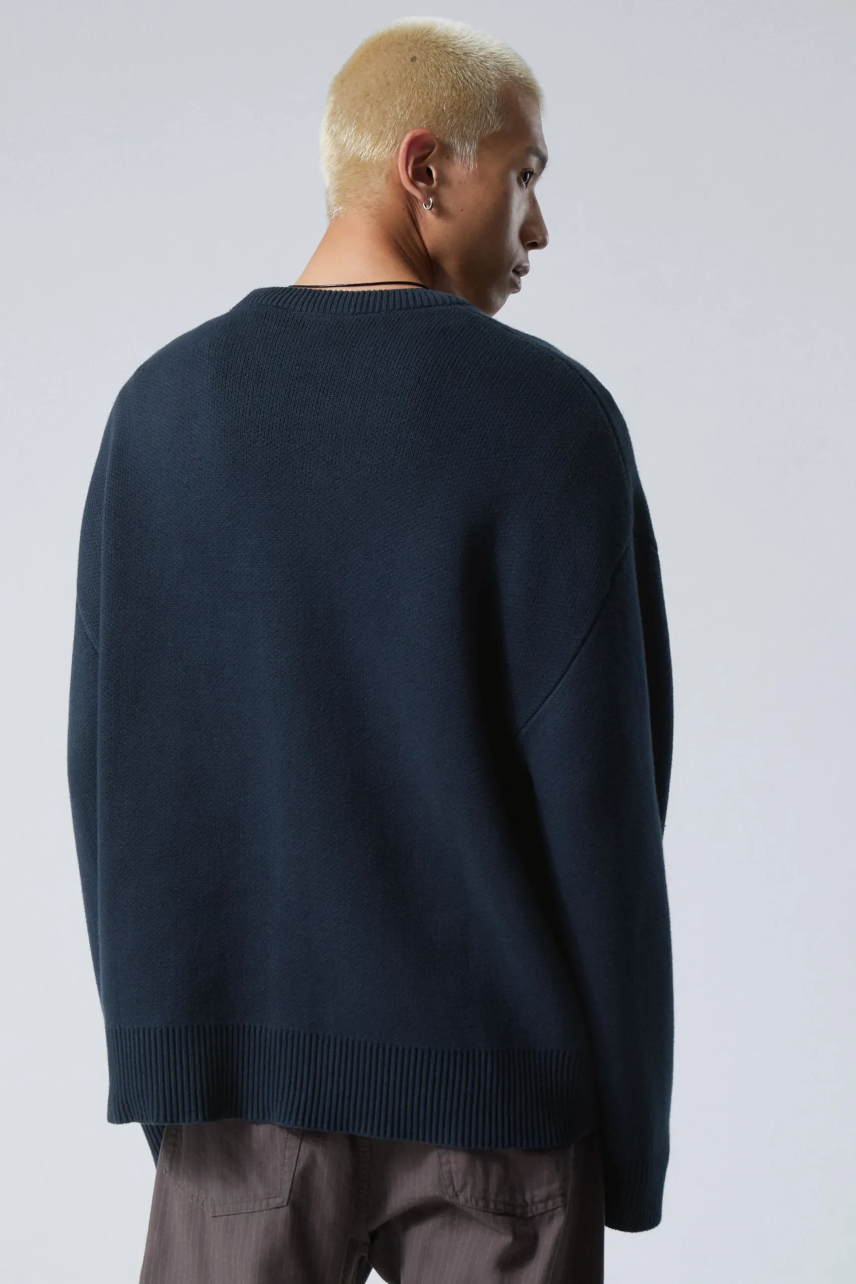 cypher_oversized_trja_3-1.webp Weekday Stickat<CYPHER OVERSIZED TRÖJA