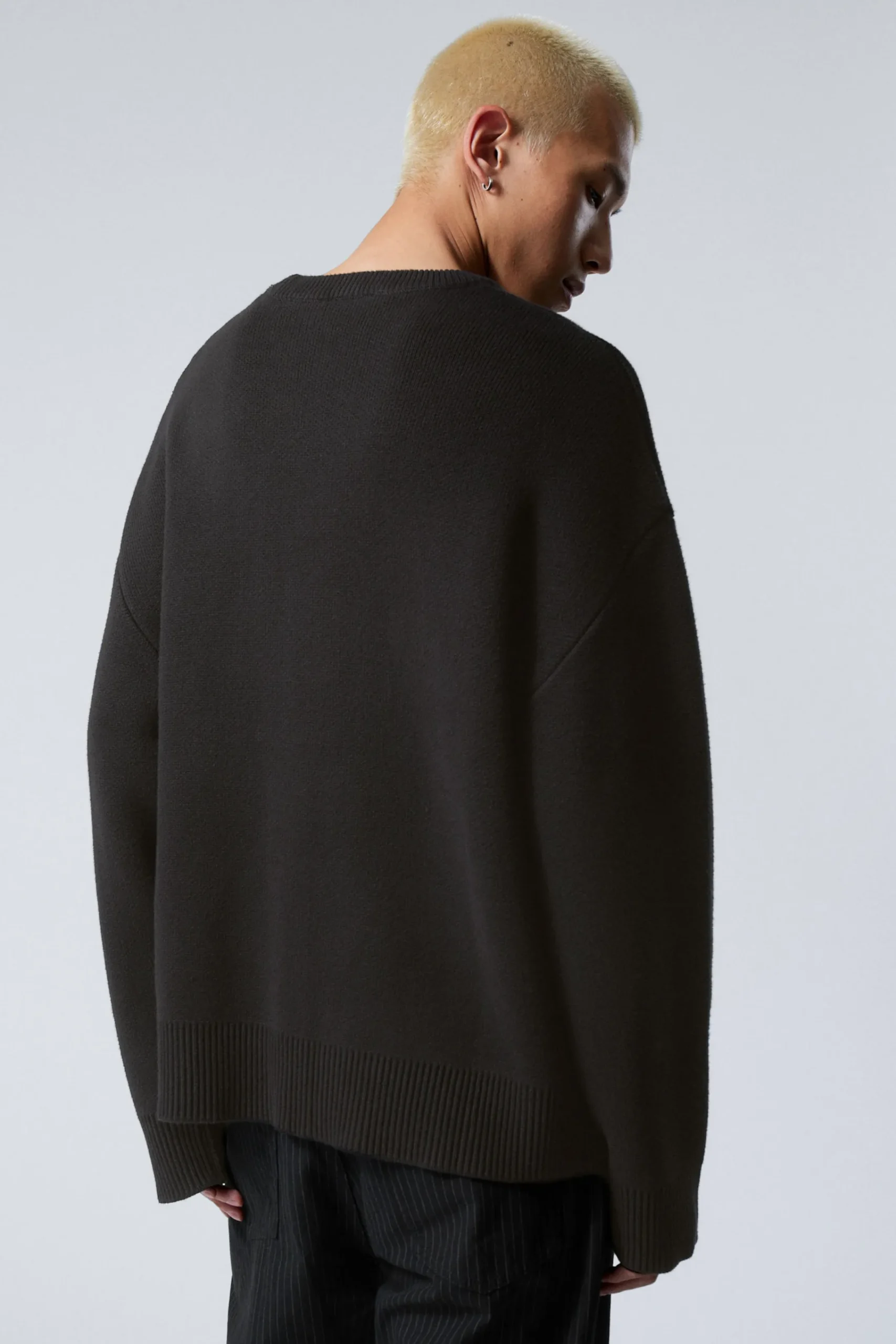 cypher_oversized_trja_3.webp Weekday Stickat<CYPHER OVERSIZED TRÖJA