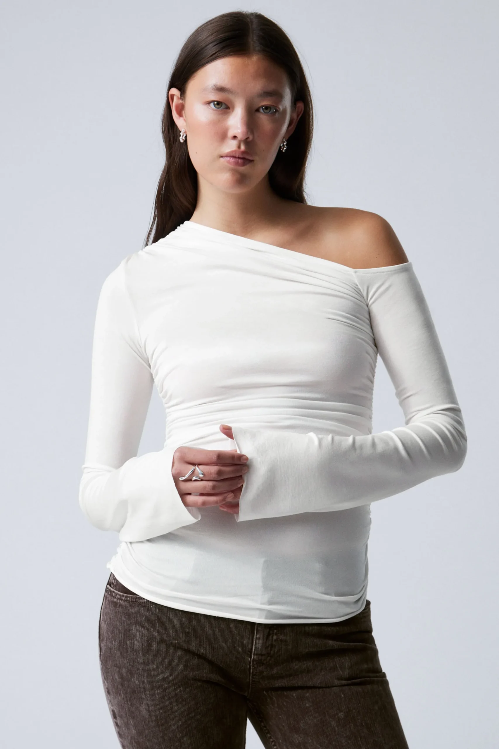 Weekday Toppar<DRAPERAD ASYMMETRISK LYOCELL-TOPP