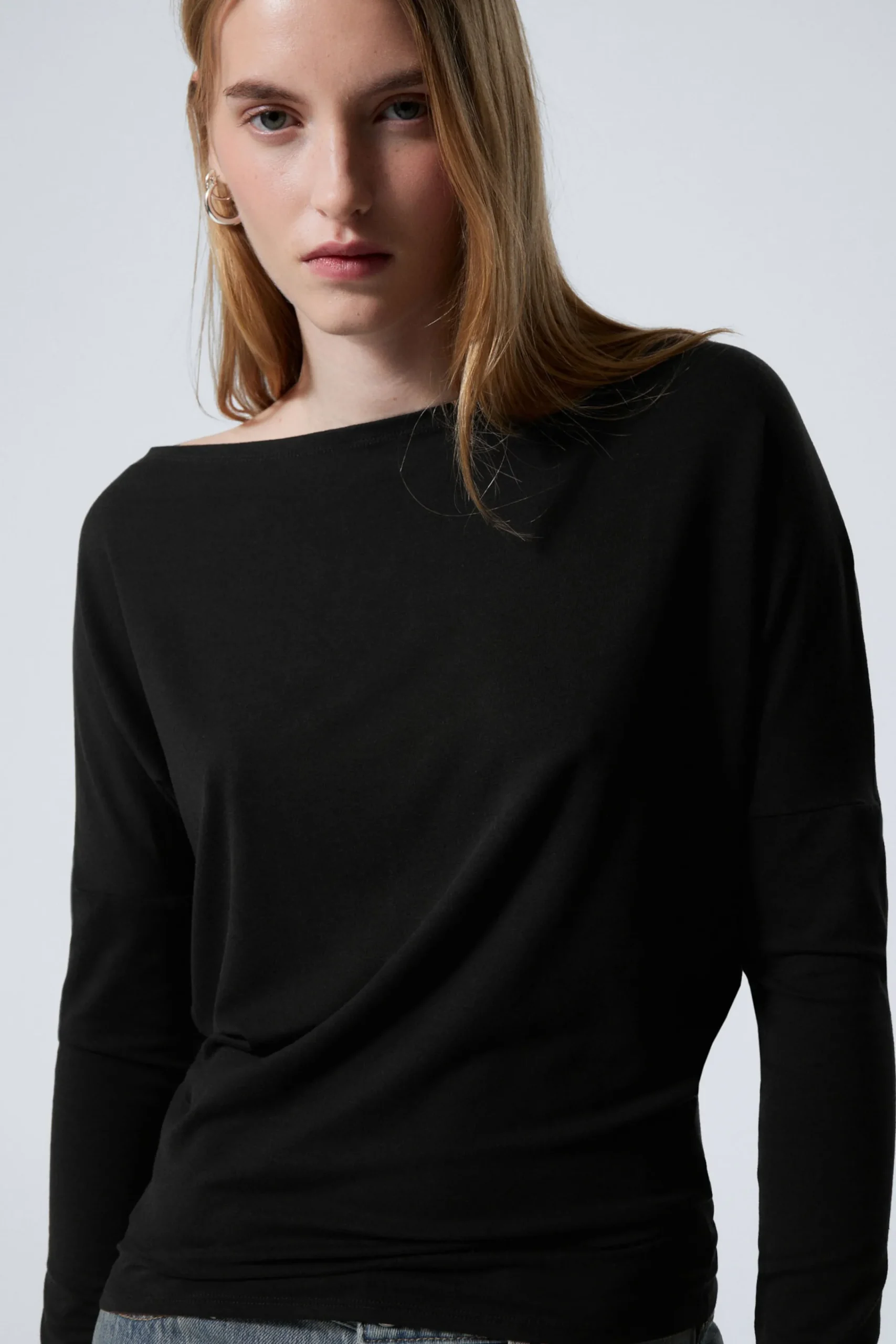 Weekday Toppar<DRAPERAD LÅNGÄRMAD TOPP I LYOCELL
