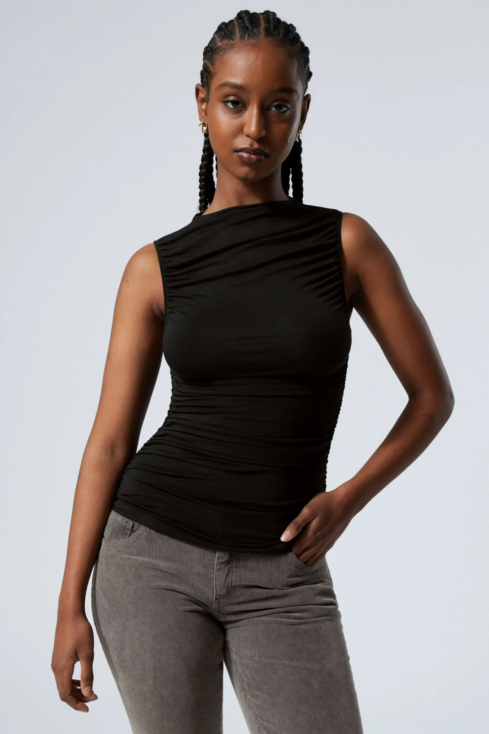 draperad_mockneck_topp_0.webp Weekday Toppar<DRAPERAD MOCK-NECK TOPP