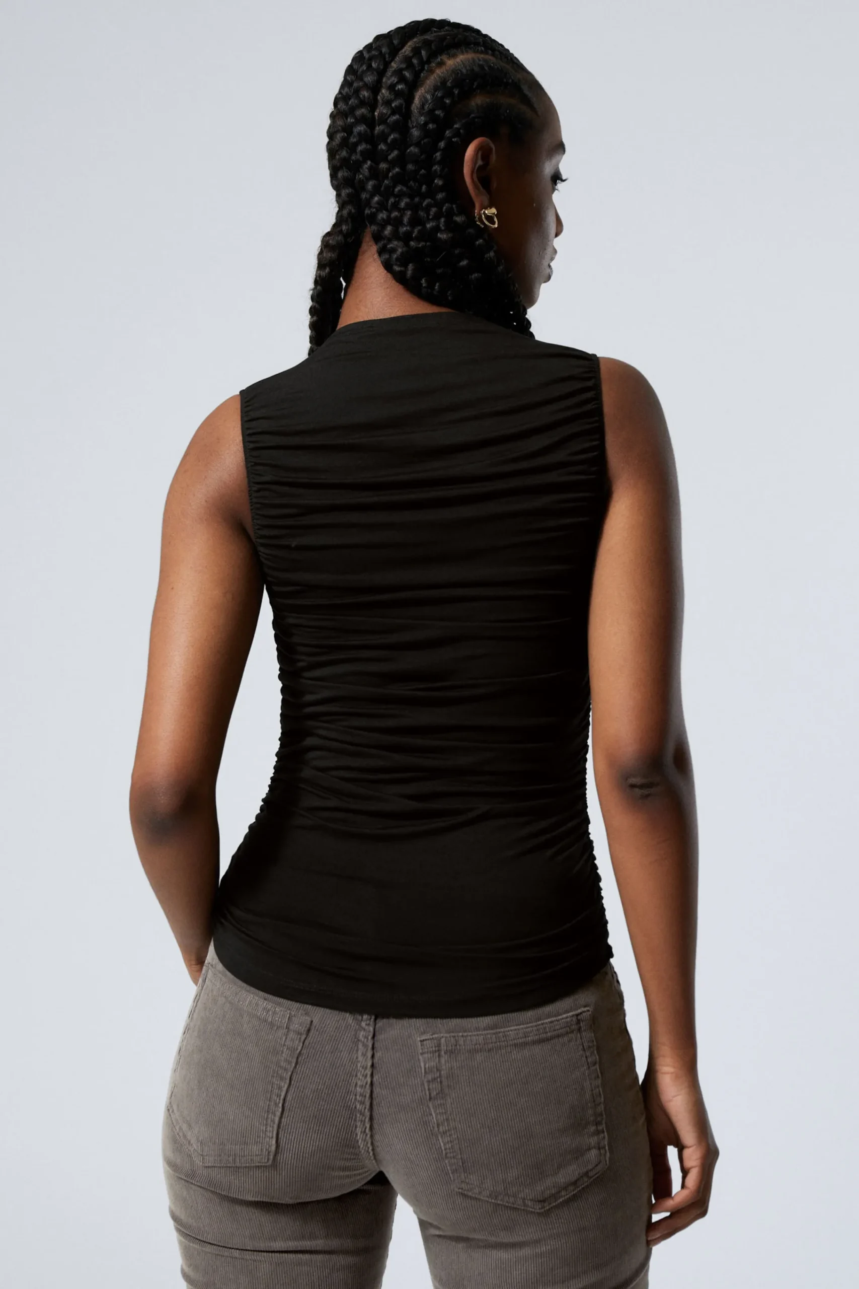 draperad_mockneck_topp_3.webp Weekday Toppar<DRAPERAD MOCK-NECK TOPP