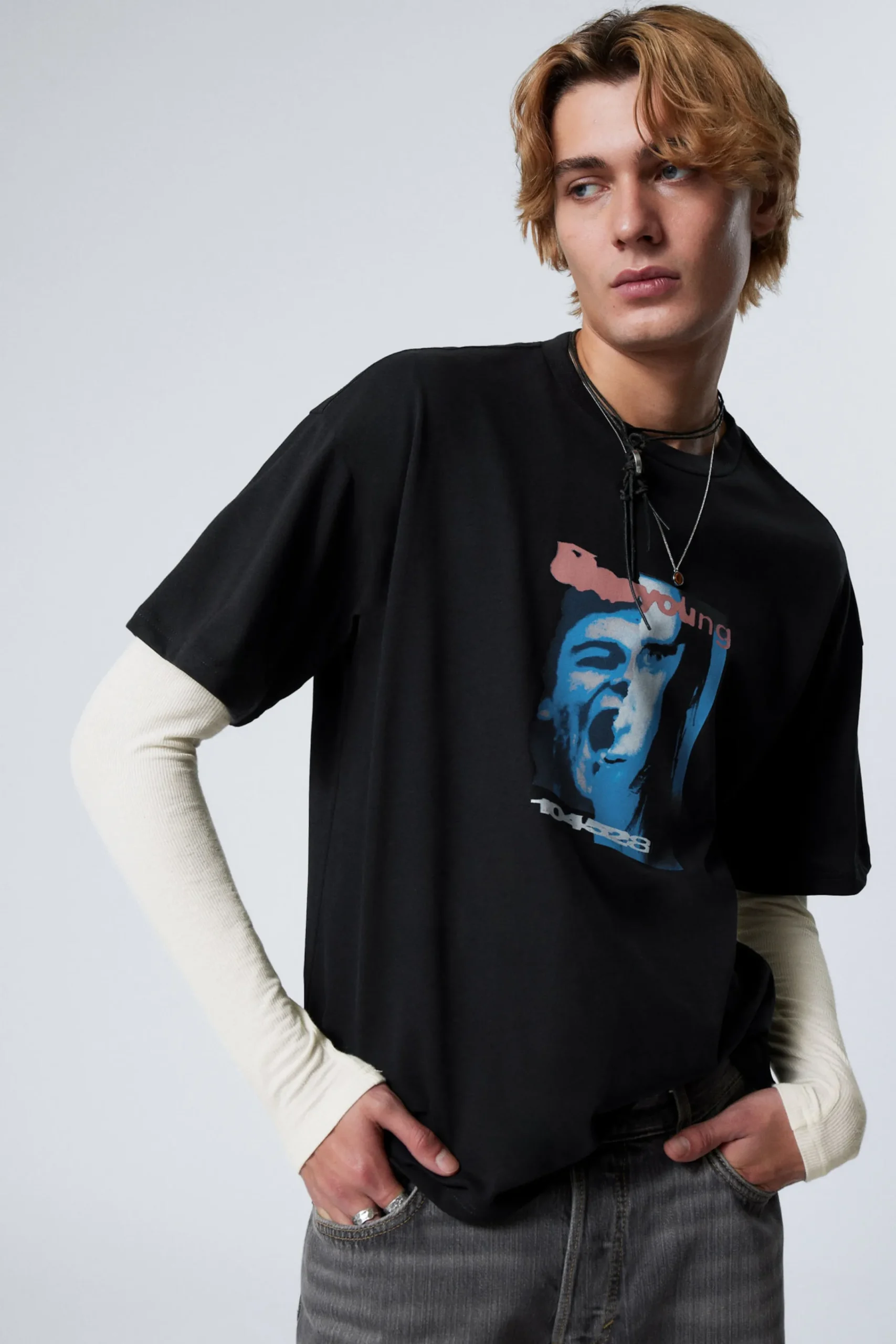 Weekday Graphics | T-Shirtar & Toppar<EN BOXIG, GRAFISK T-SHIRT MED TRYCK