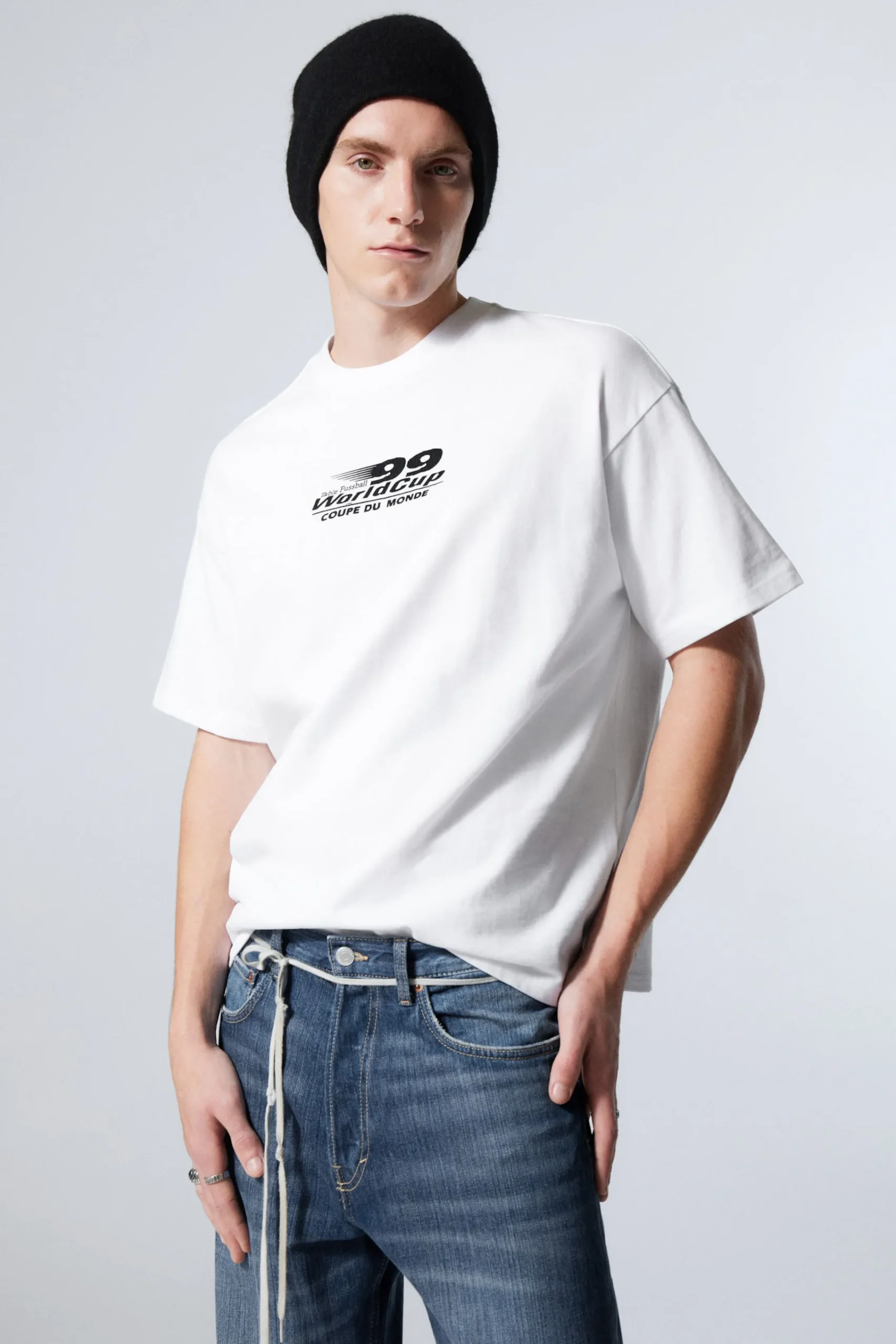 Weekday Graphics | T-Shirtar & Toppar<EN BOXIG, GRAFISK T-SHIRT MED TRYCK