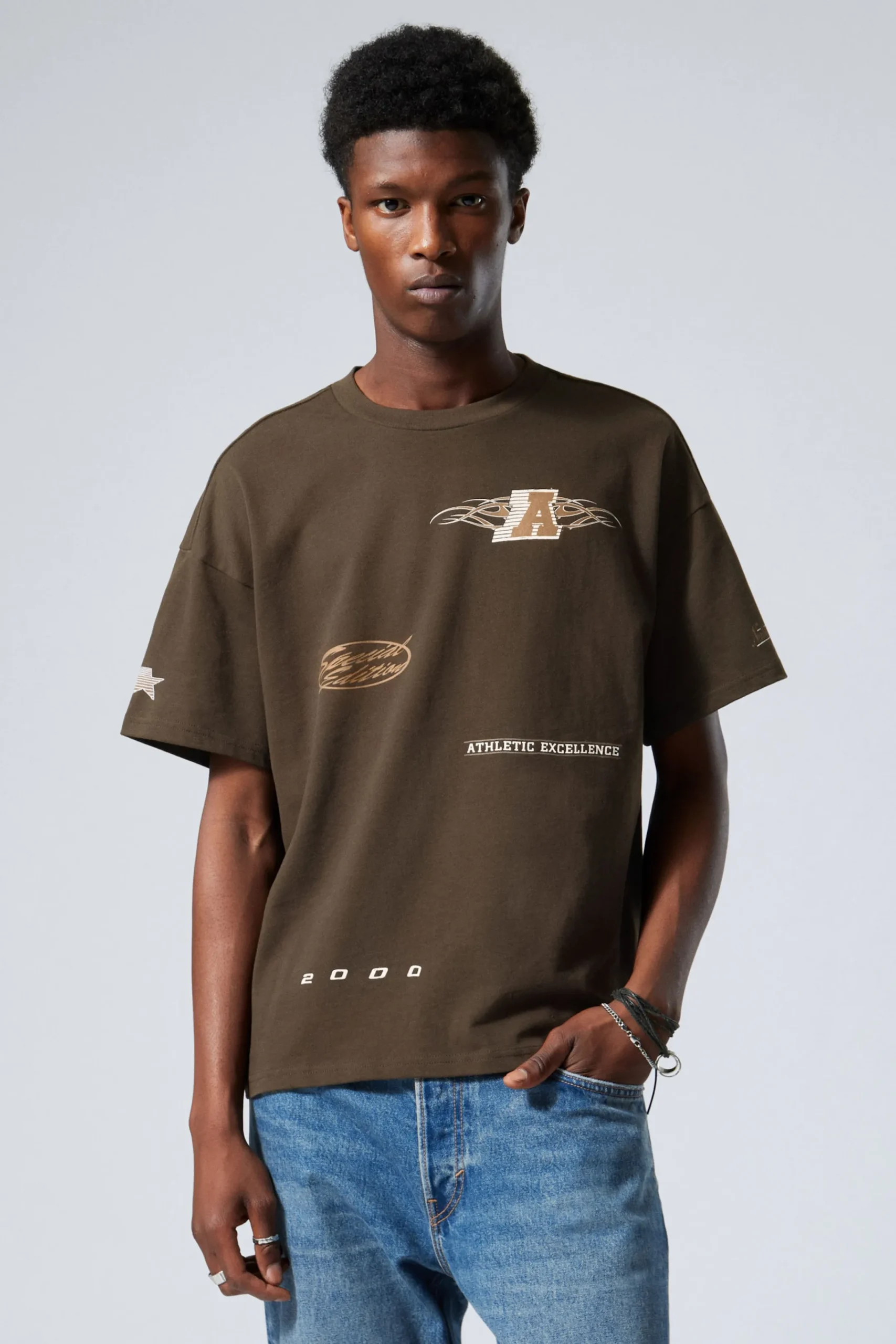 Weekday T-Shirtar & Toppar<EN BOXIG, GRAFISK T-SHIRT MED TRYCK