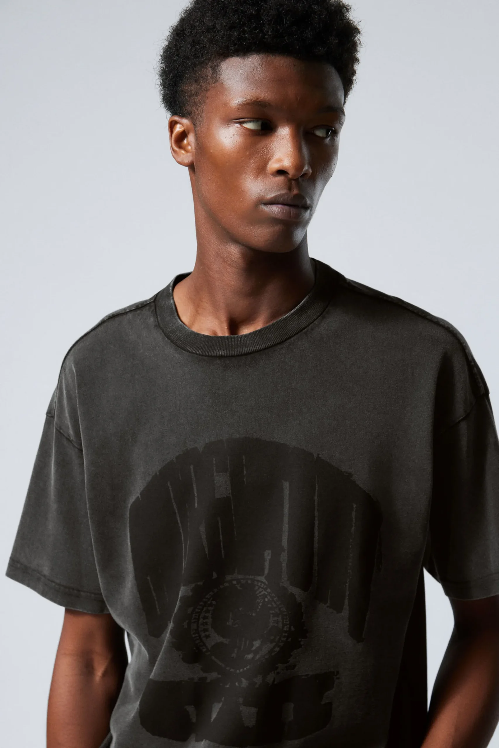 Weekday Graphics | T-Shirtar & Toppar<EN BOXIG, GRAFISK T-SHIRT MED TRYCK