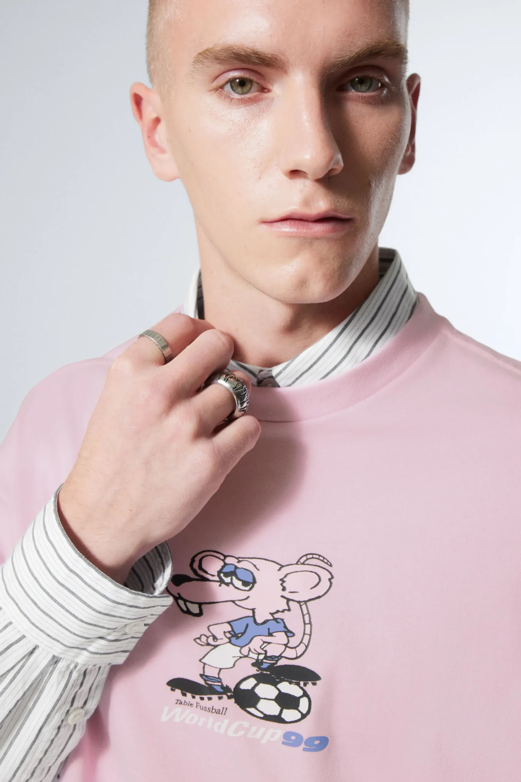 Weekday Graphics | T-Shirtar & Toppar<EN BOXIG, GRAFISK T-SHIRT MED TRYCK