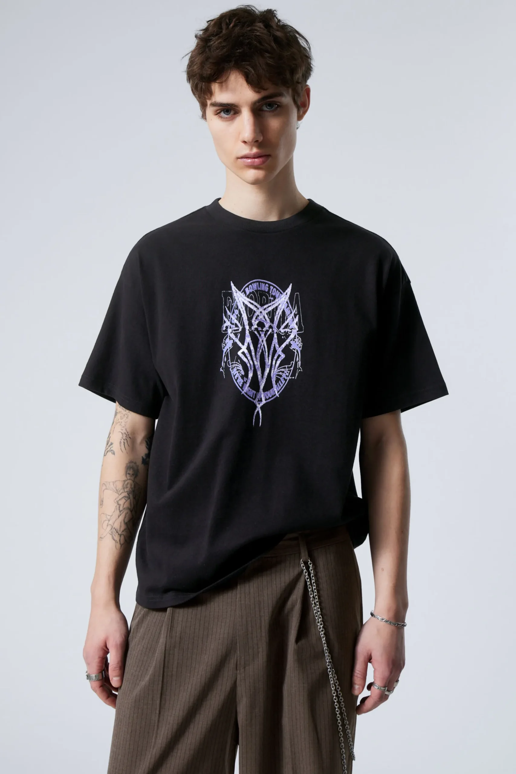 Weekday Graphics | T-Shirtar & Toppar<EN BOXIG, GRAFISK T-SHIRT MED TRYCK