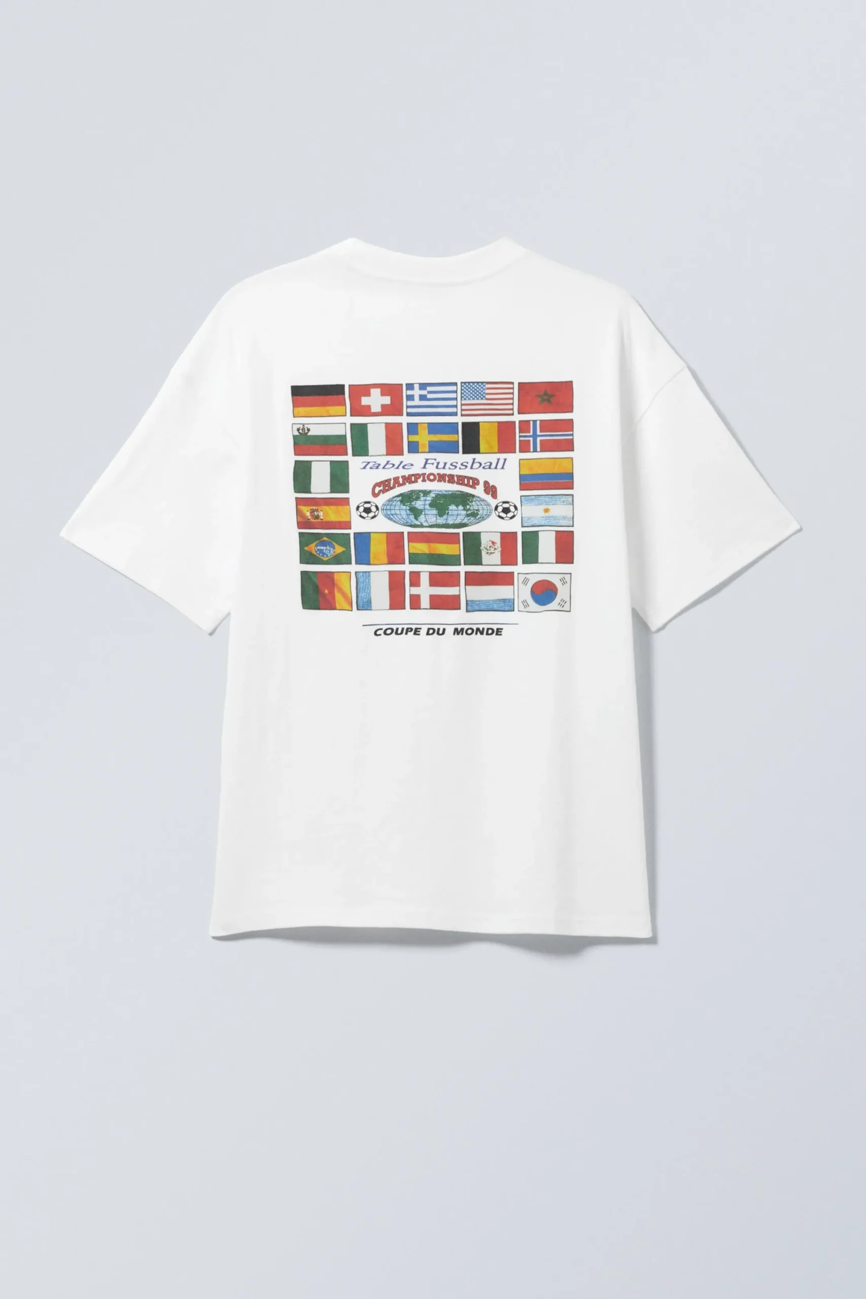 en_boxig_grafisk_tshirt_med_tryck_4-4.webp Weekday Graphics | T-Shirtar & Toppar<EN BOXIG, GRAFISK T-SHIRT MED TRYCK