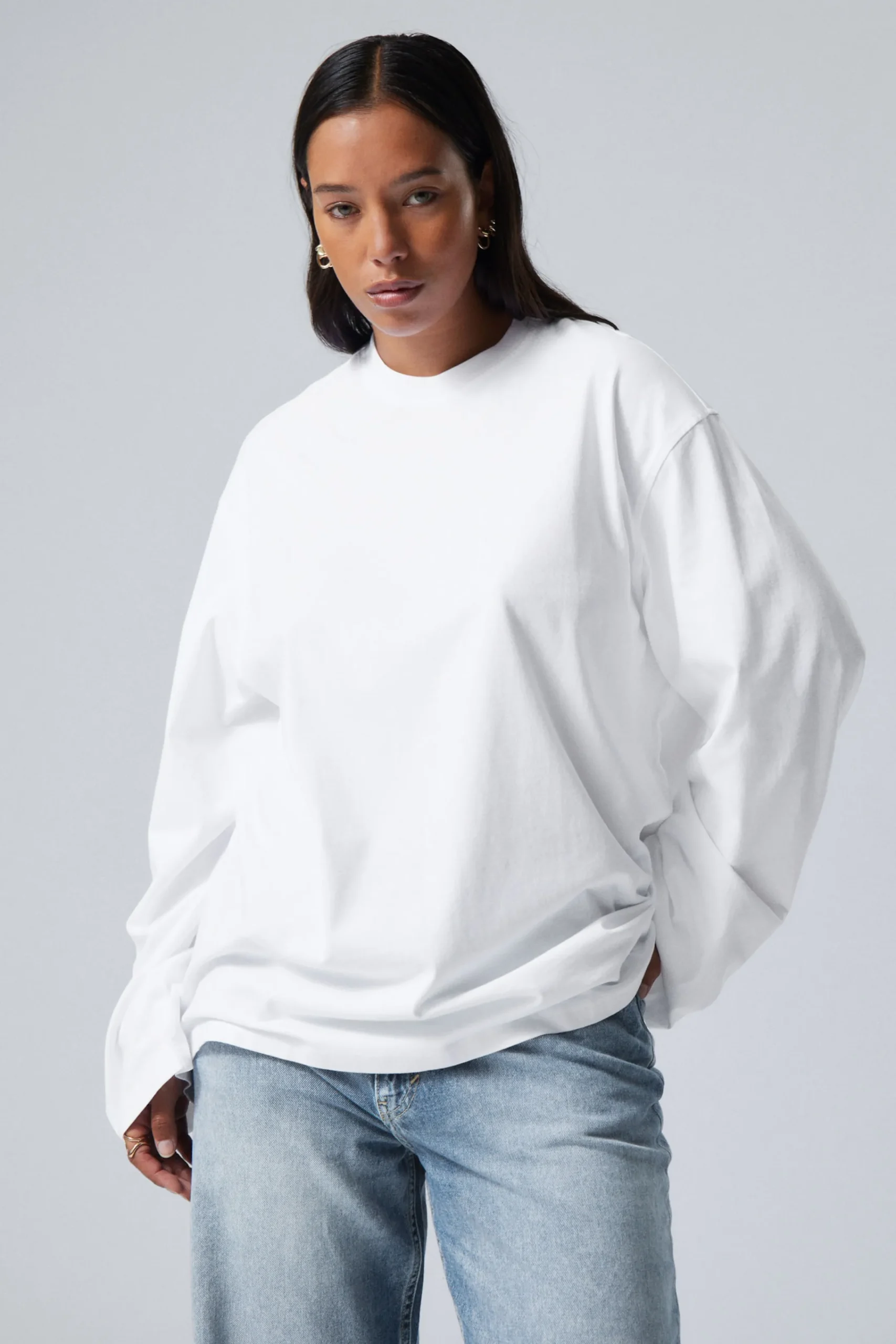 Weekday Basplagg<EN OVERSIZED LÅNGÄRMAD T-SHIRT