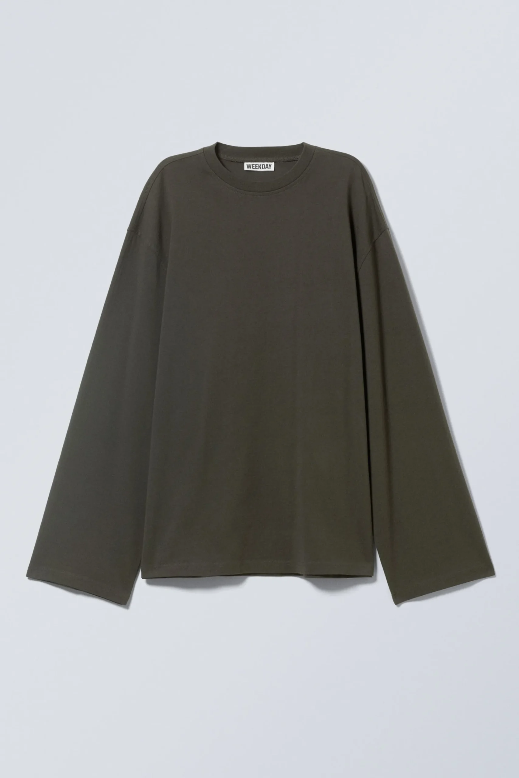 Weekday Basplagg | Toppar<EN OVERSIZED LÅNGÄRMAD T-SHIRT