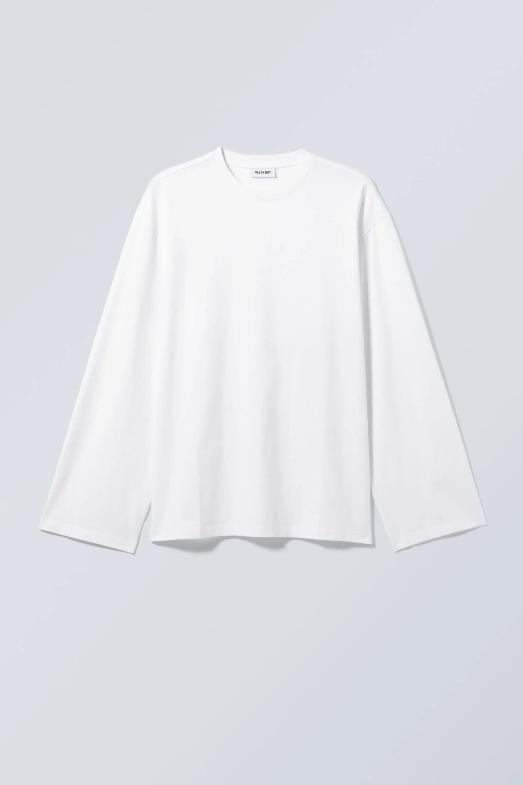 en_oversized_lngrmad_tshirt_2-3.webp Weekday Basplagg<EN OVERSIZED LÅNGÄRMAD T-SHIRT