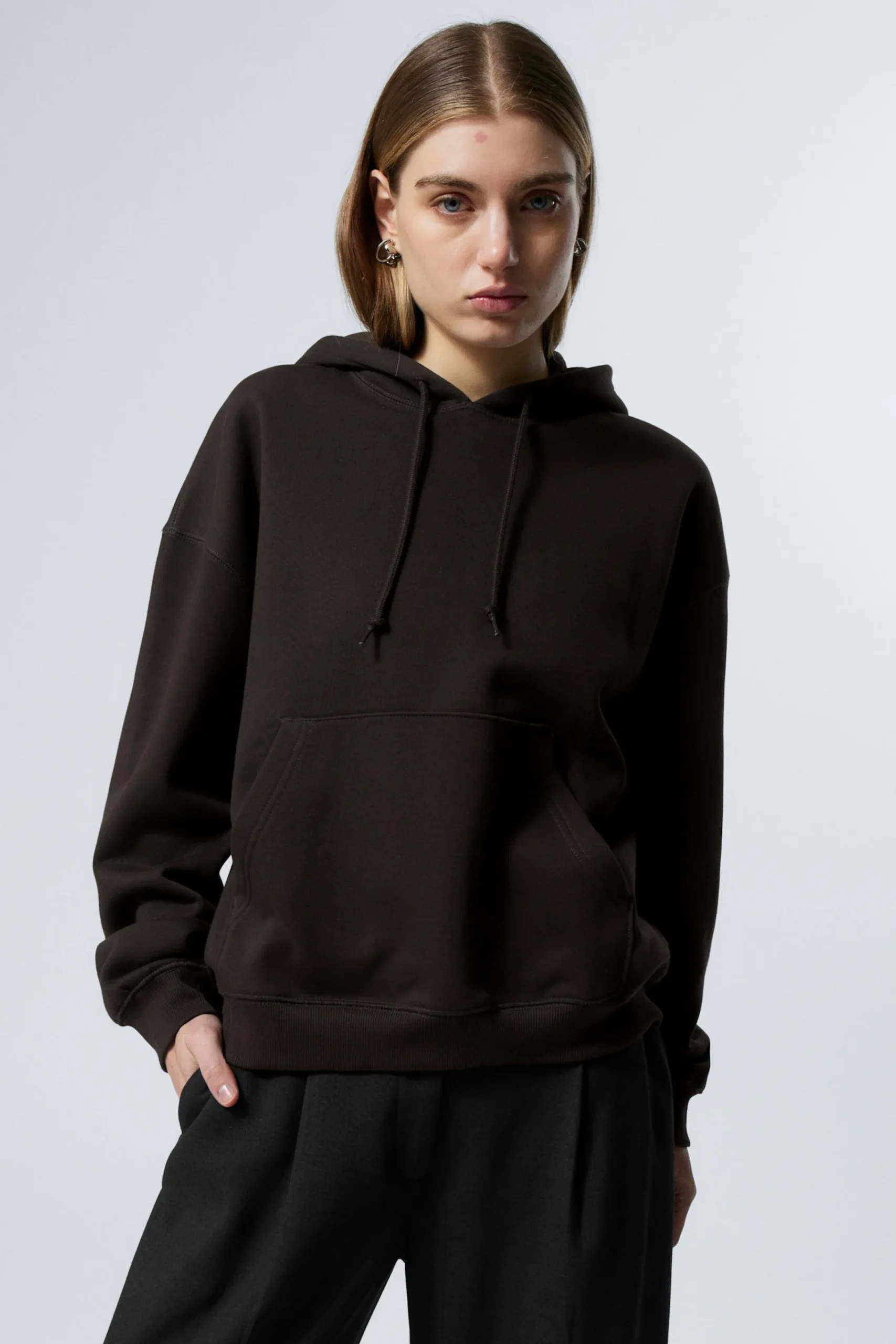 Weekday Hoodies | Basplagg<ESSENCE STANDARD HUVTRÖJA