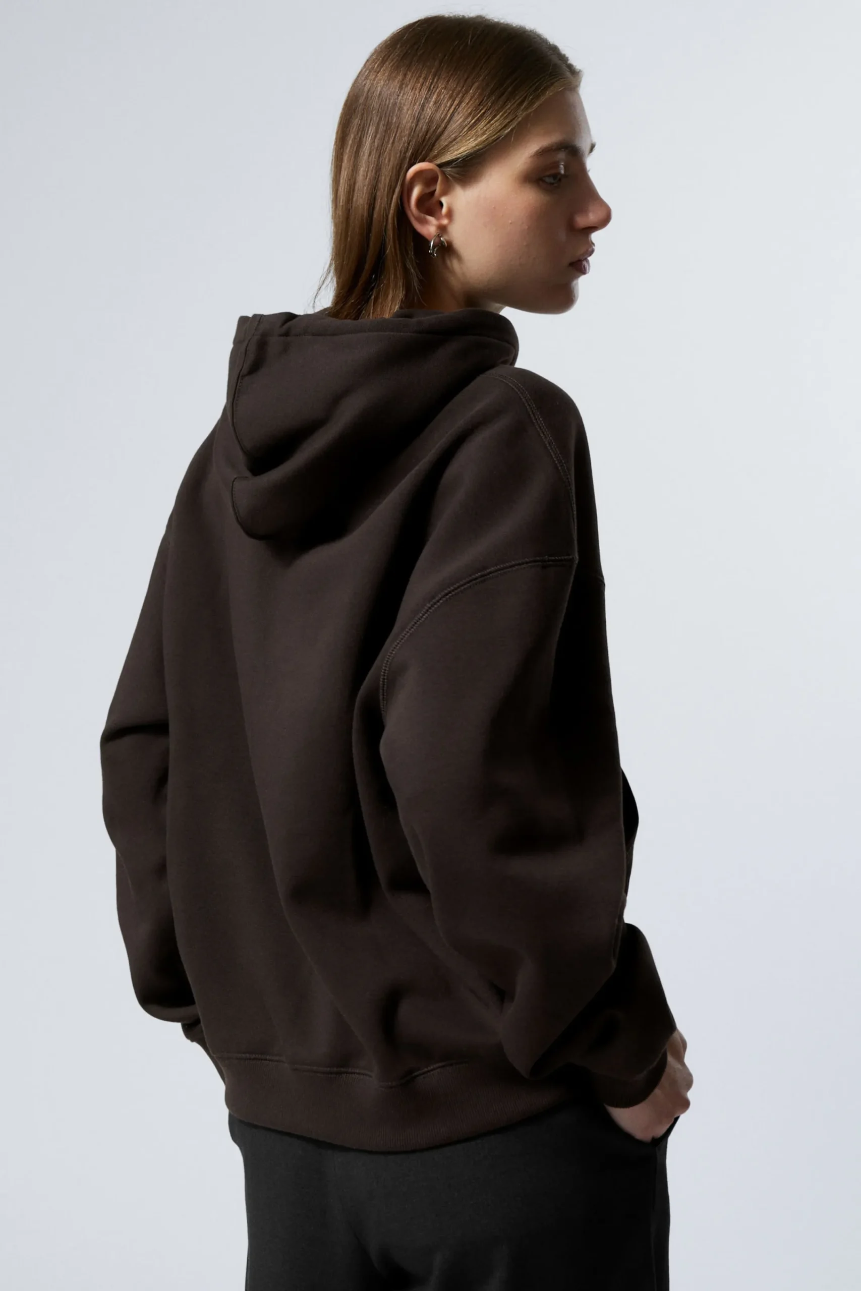 essence_standard_huvtrja_2-2.webp Weekday Hoodies | Basplagg<ESSENCE STANDARD HUVTRÖJA