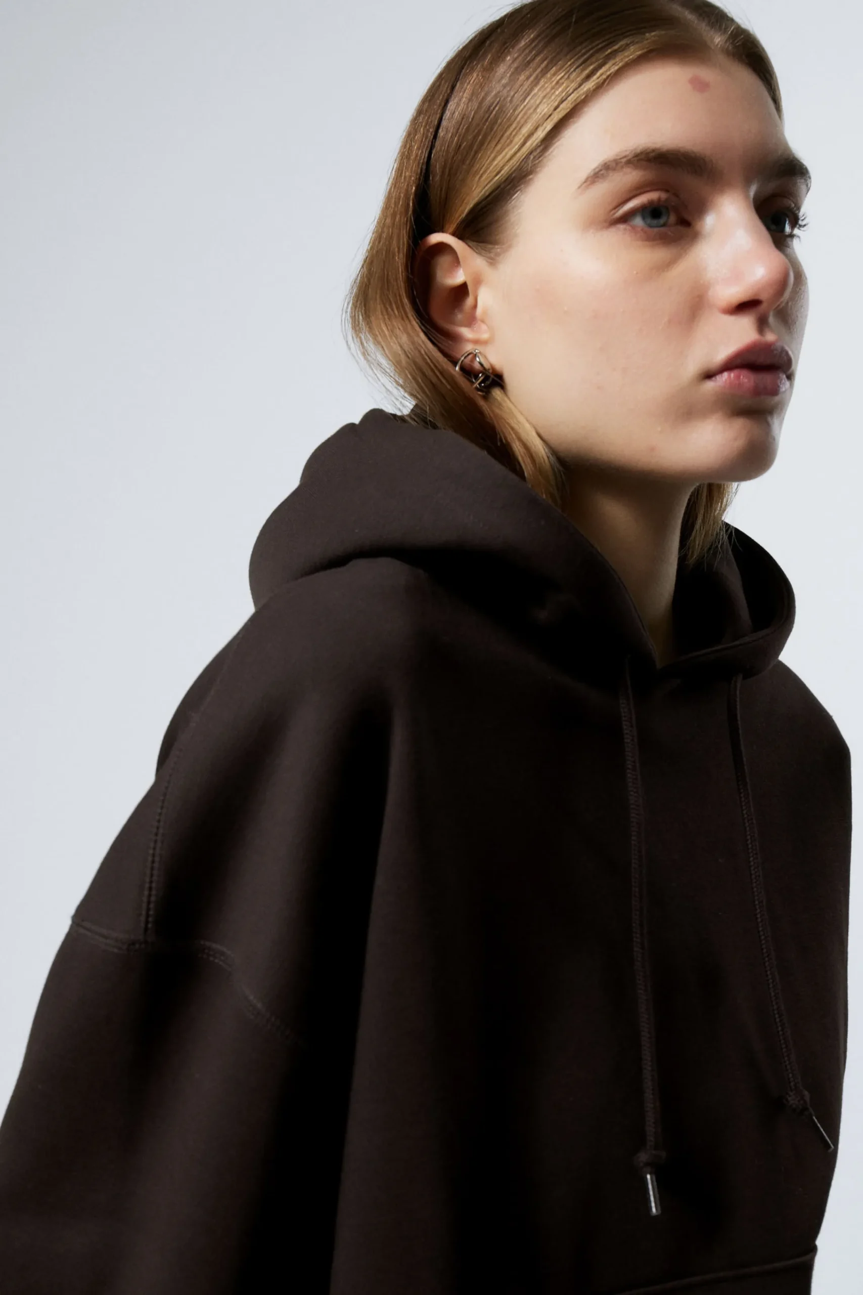 essence_standard_huvtrja_3-2.webp Weekday Hoodies | Basplagg<ESSENCE STANDARD HUVTRÖJA