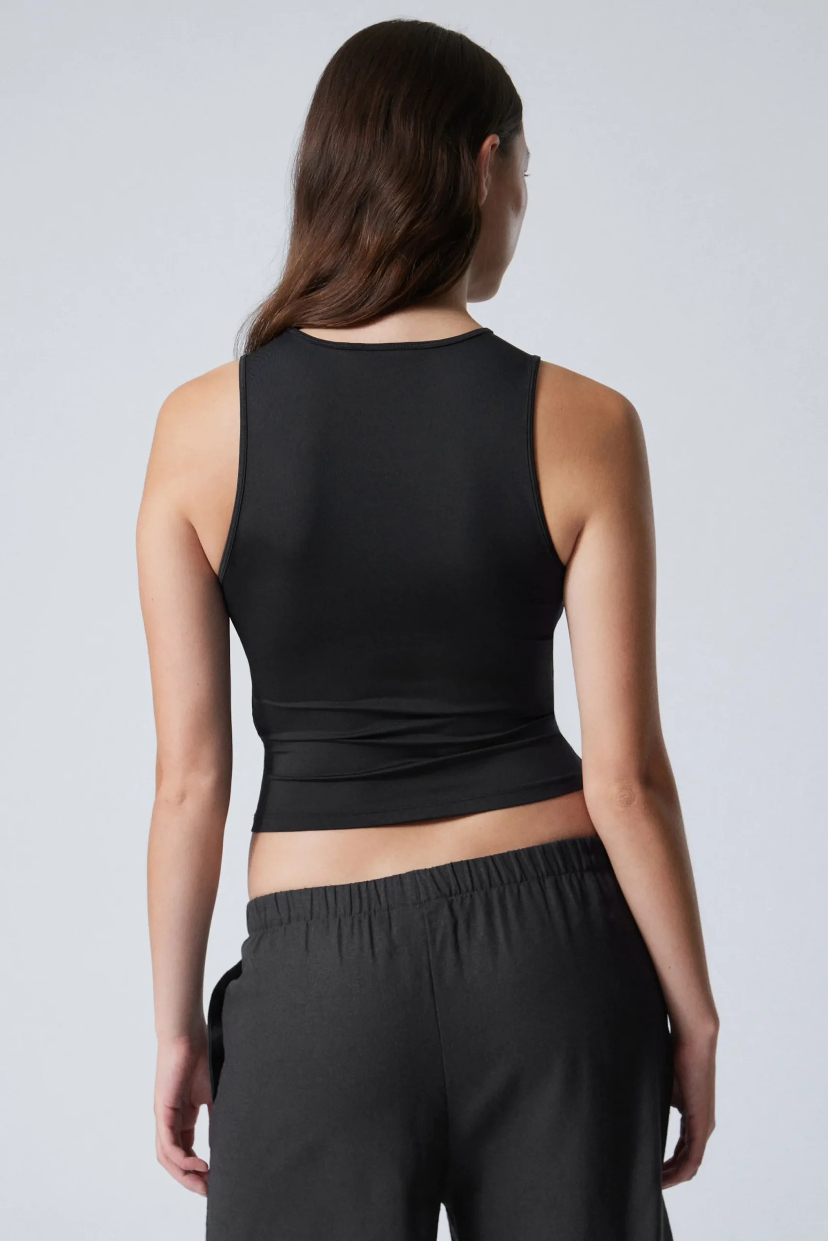 fine_tank_top_3.webp Weekday Basplagg | Toppar<FINE TANK TOP