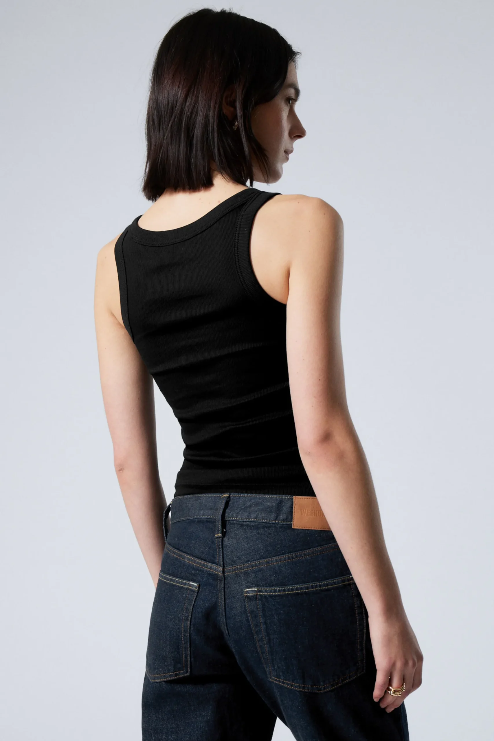 fitted_rib_tank_top_3.webp Weekday Basplagg | Toppar<FITTED RIB TANK TOP