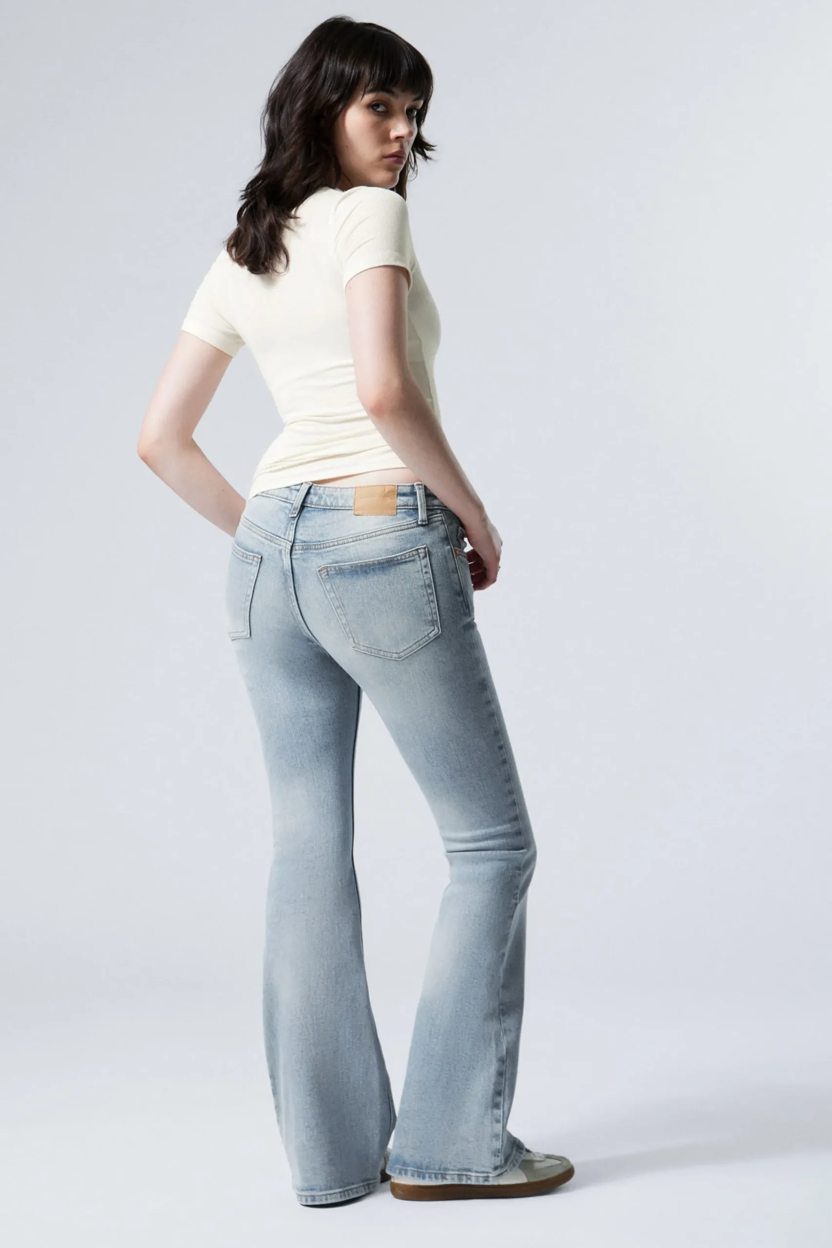 flame_low_waist_slim_flared_leg_jeans_3.webp Weekday Jeans<FLAME LOW WAIST SLIM FLARED LEG JEANS