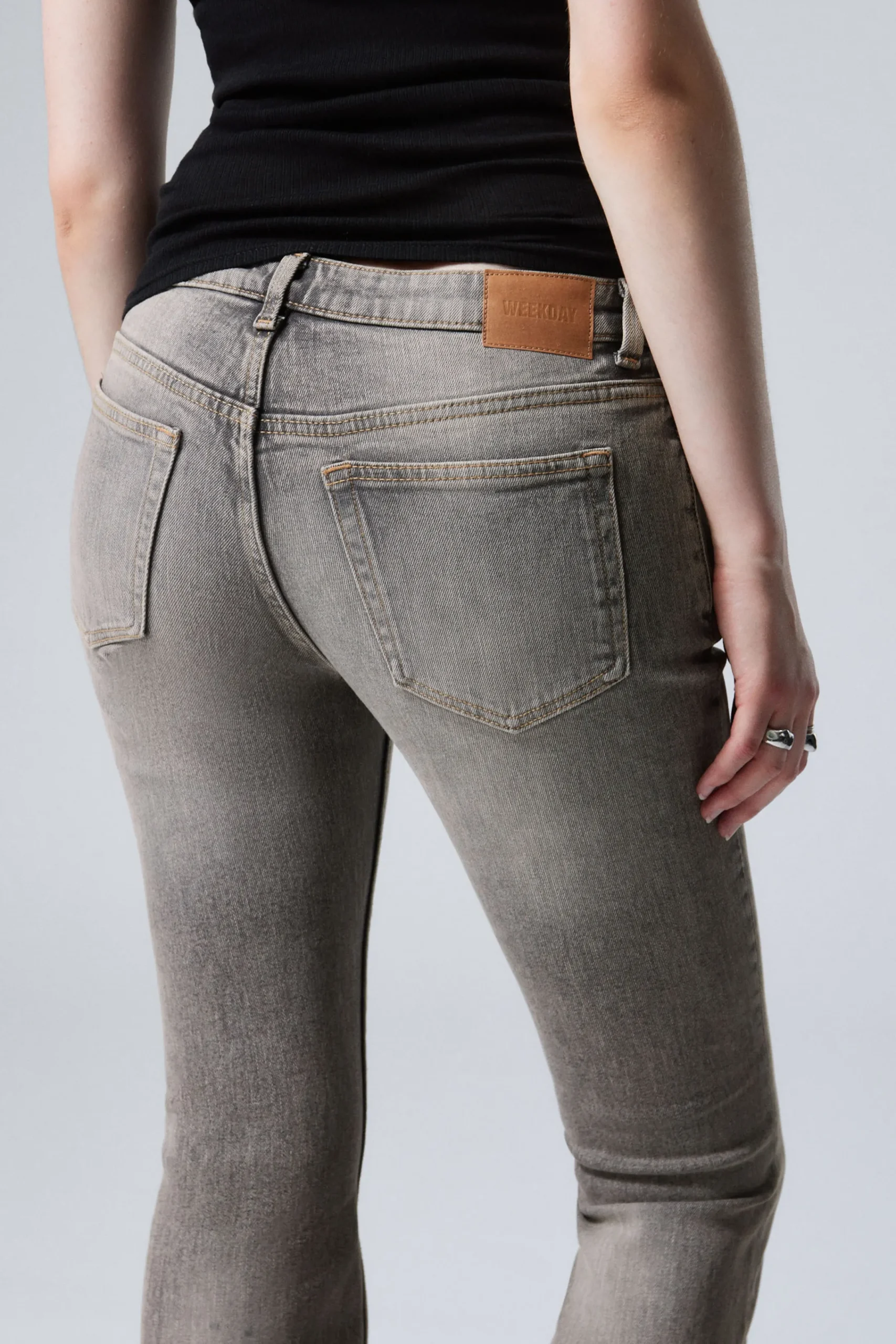 flame_low_waist_slim_flared_leg_jeans_4-4.webp Weekday Jeans<FLAME LOW WAIST SLIM FLARED LEG JEANS