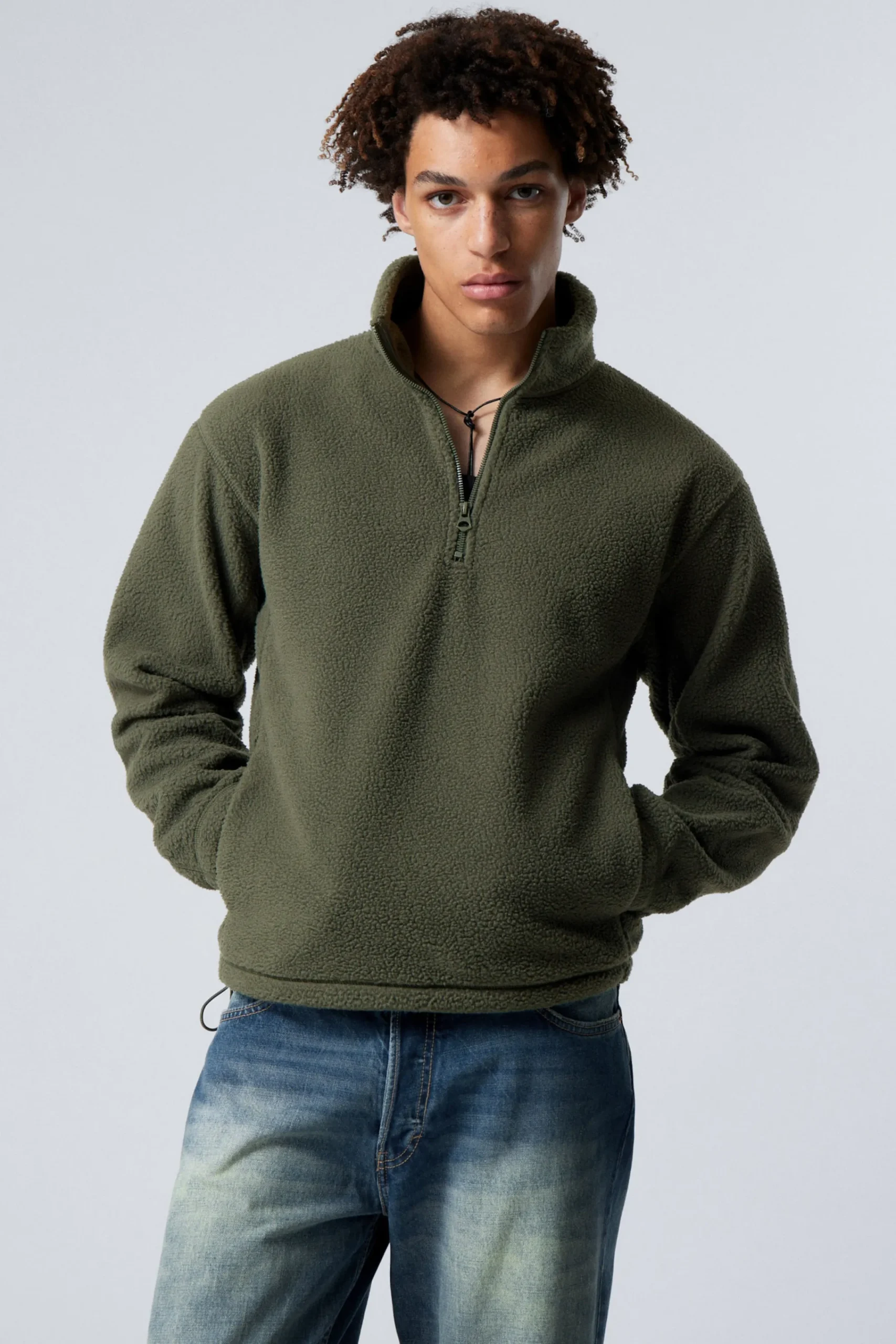 Weekday Sweatshirts<FLEECETRÖJA MED HALV DRAGKEDJA