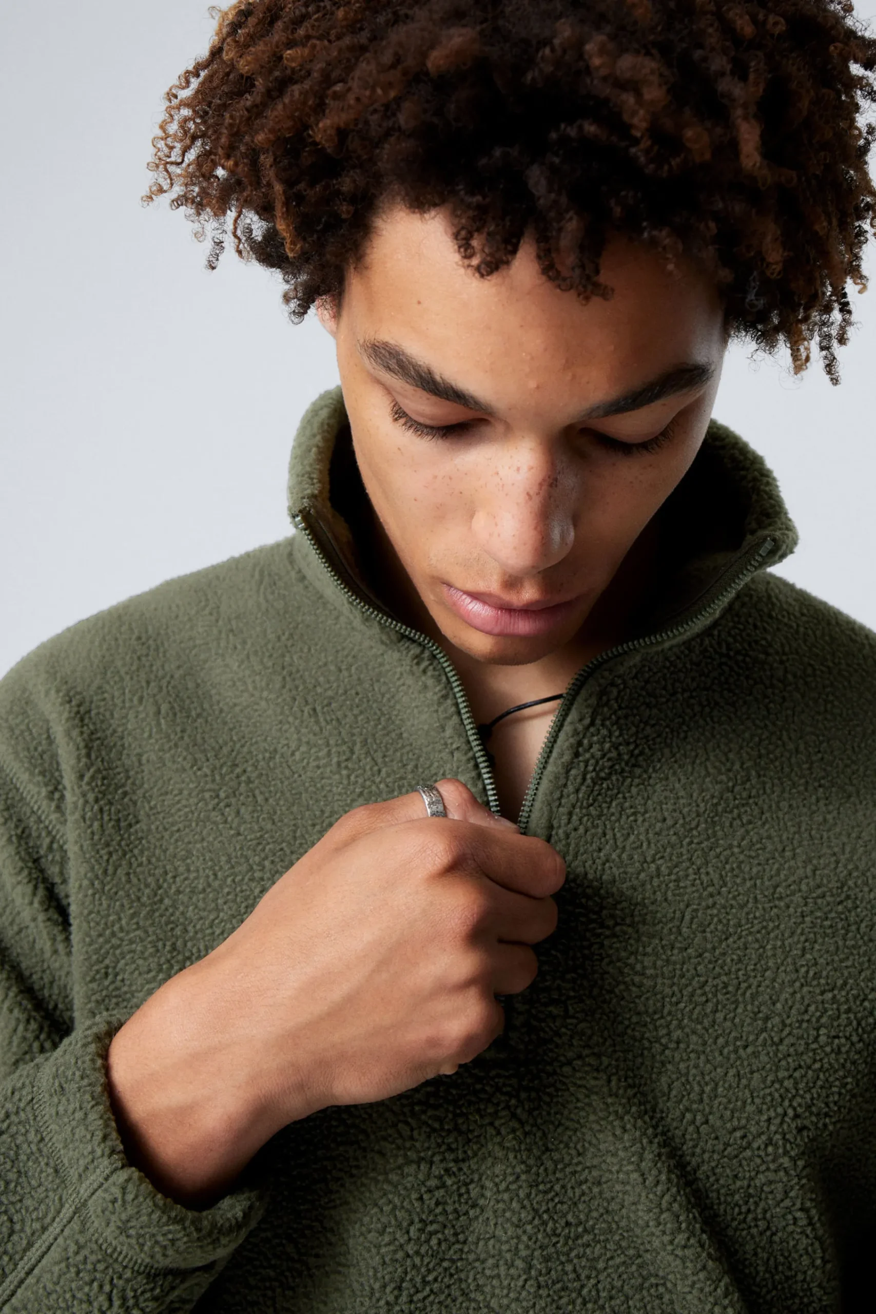 Weekday Sweatshirts<FLEECETRÖJA MED HALV DRAGKEDJA