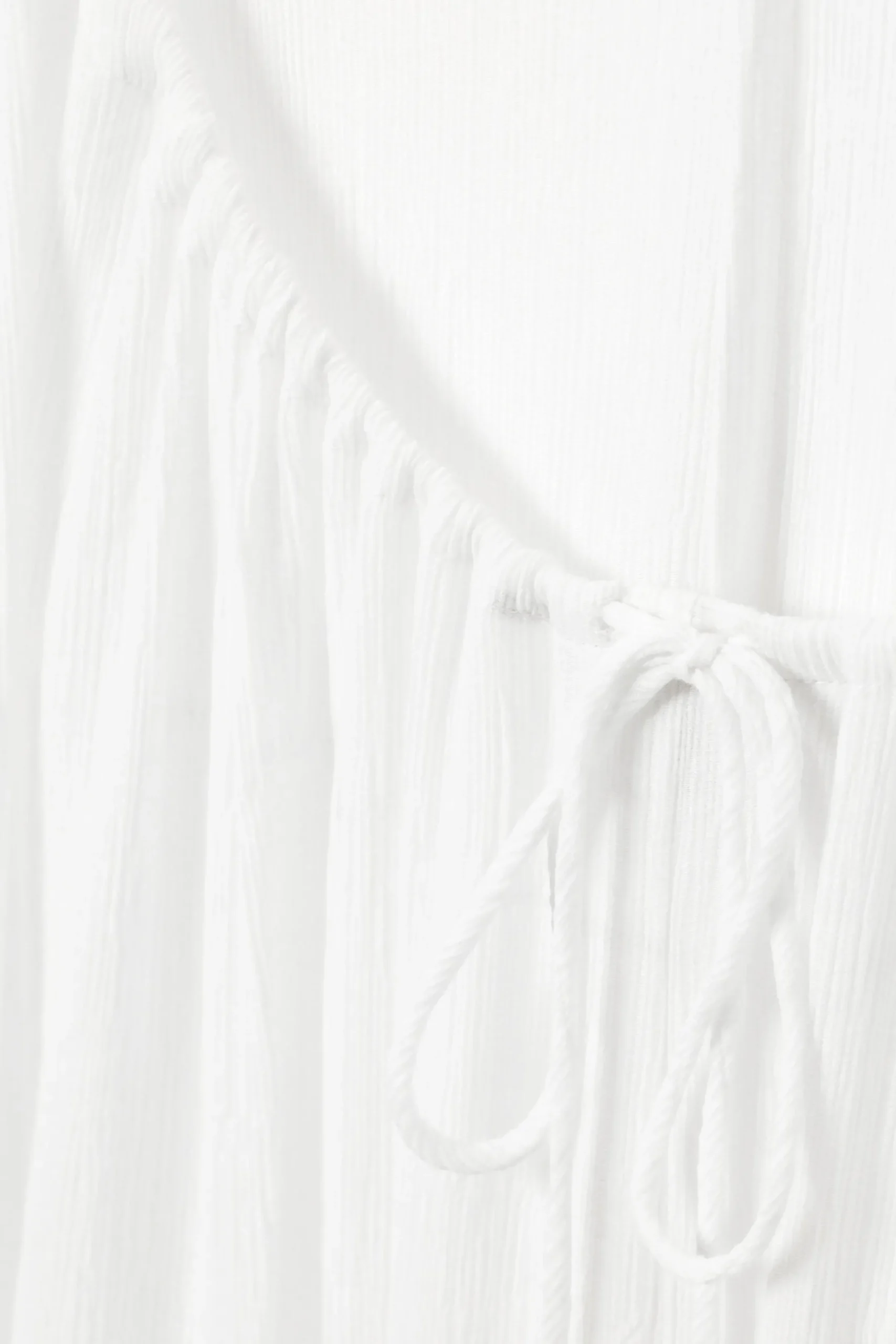 flowy_maxiklnning_2-2.webp Weekday Klänningar<FLOWY MAXIKLÄNNING