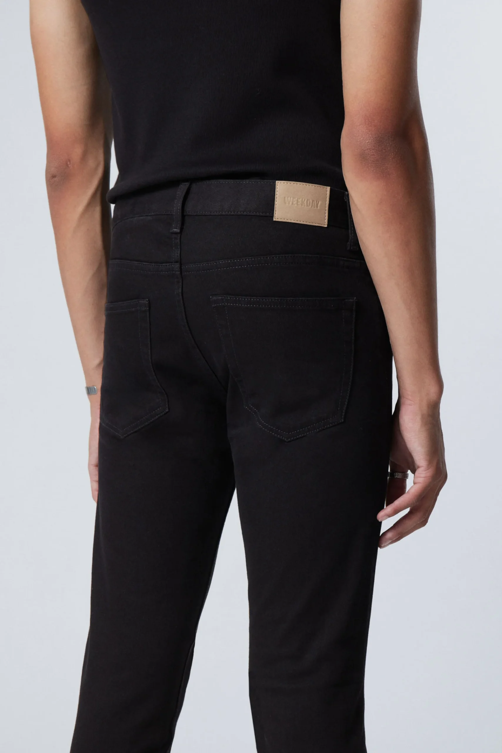 friday_skinny_slim_leg_jeans_3.webp Weekday Jeans<FRIDAY SKINNY SLIM LEG JEANS