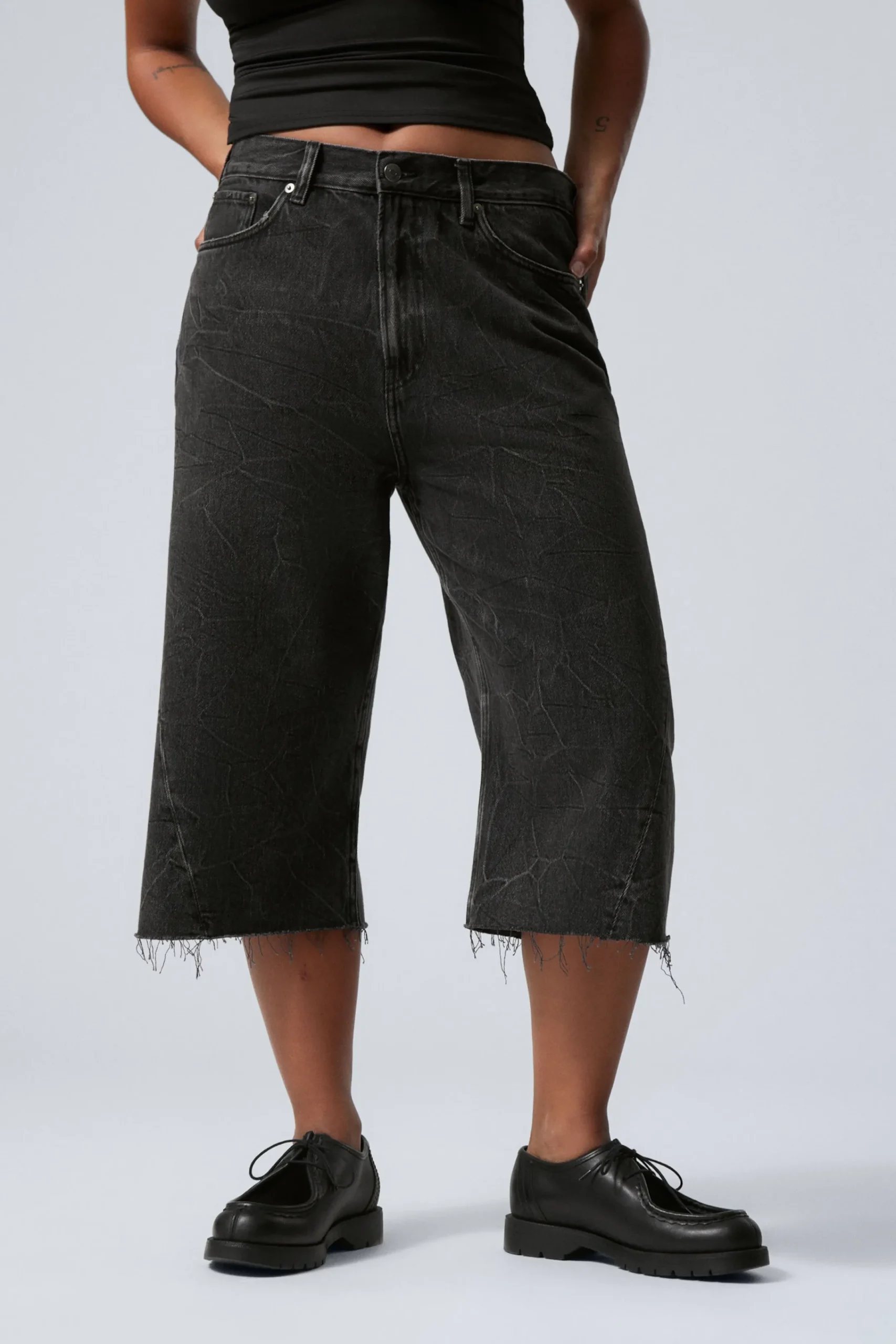 galaxy_lediga_tvistade_jeansshorts_2.webp Weekday Shorts | Shorts<GALAXY LEDIGA TVISTADE JEANSSHORTS